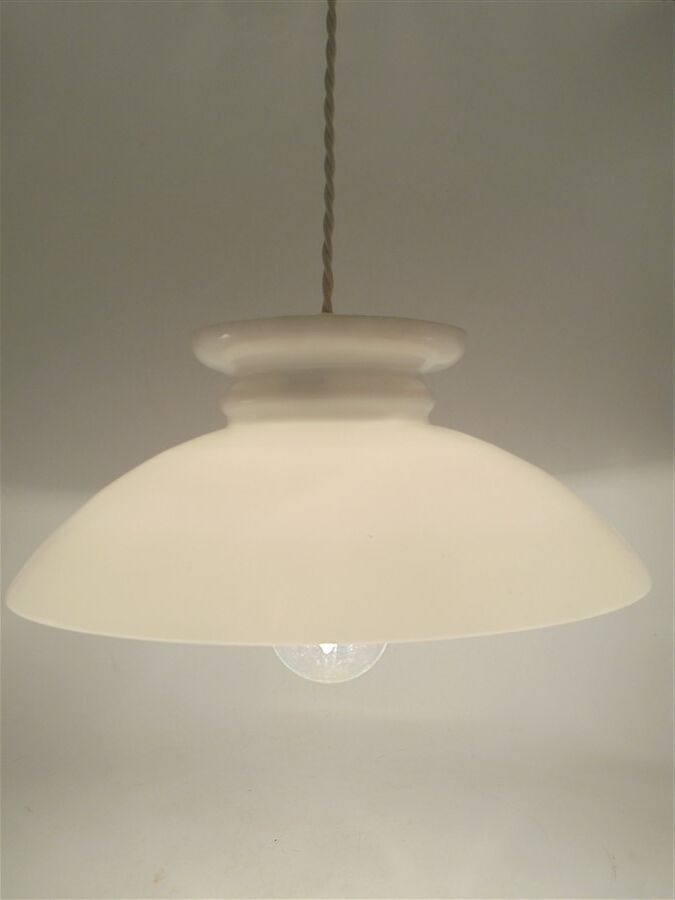 White opaline suspension