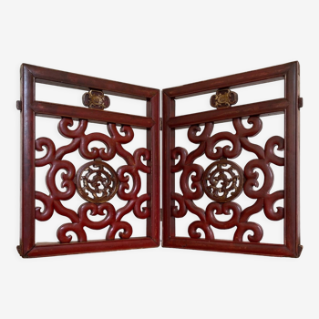 Small lacquered Chinese screen