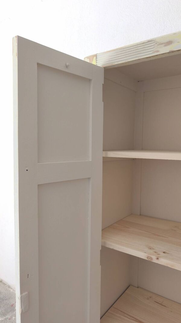 Petite armoire ancienne patiné beige et jaune