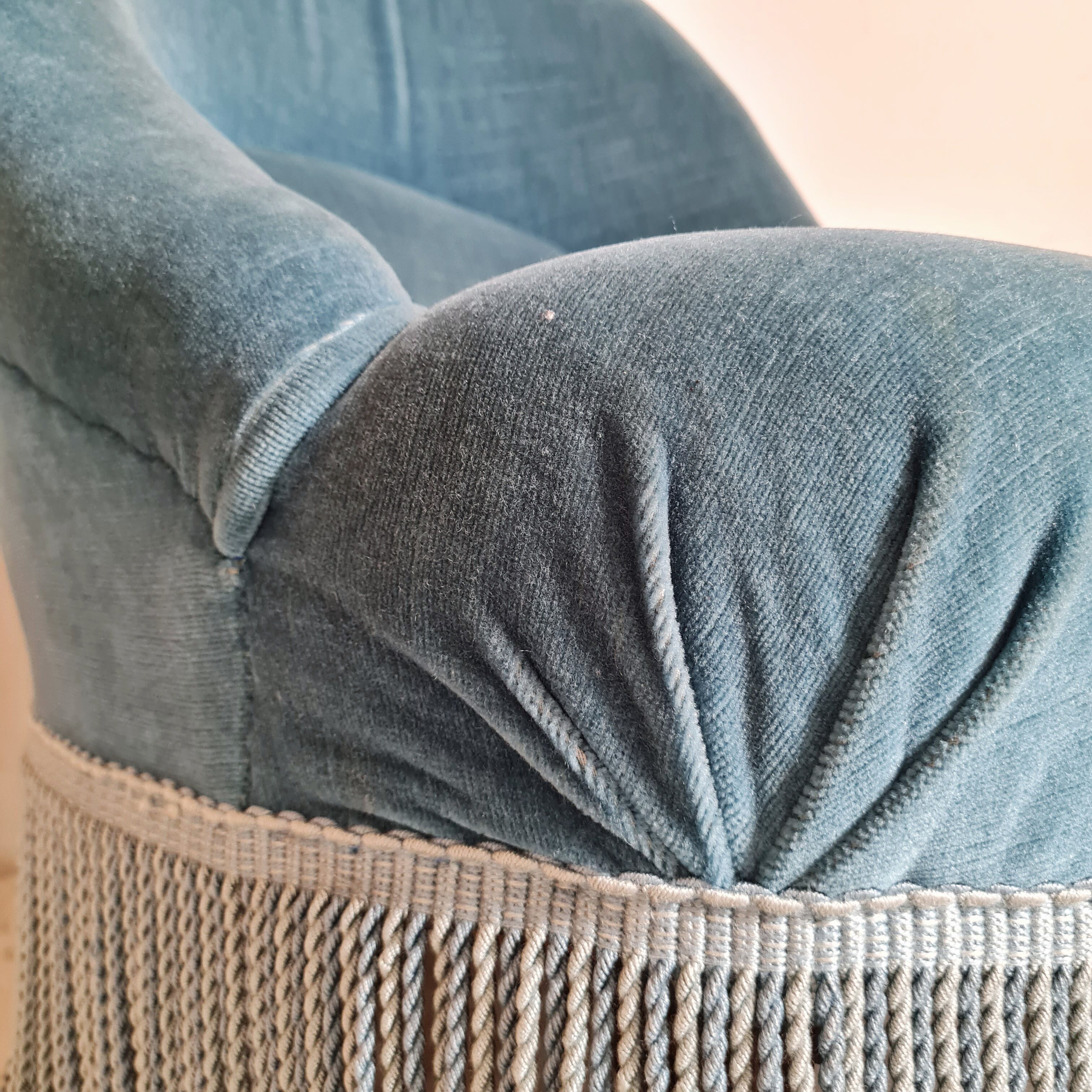 Blue velvet toad armchair