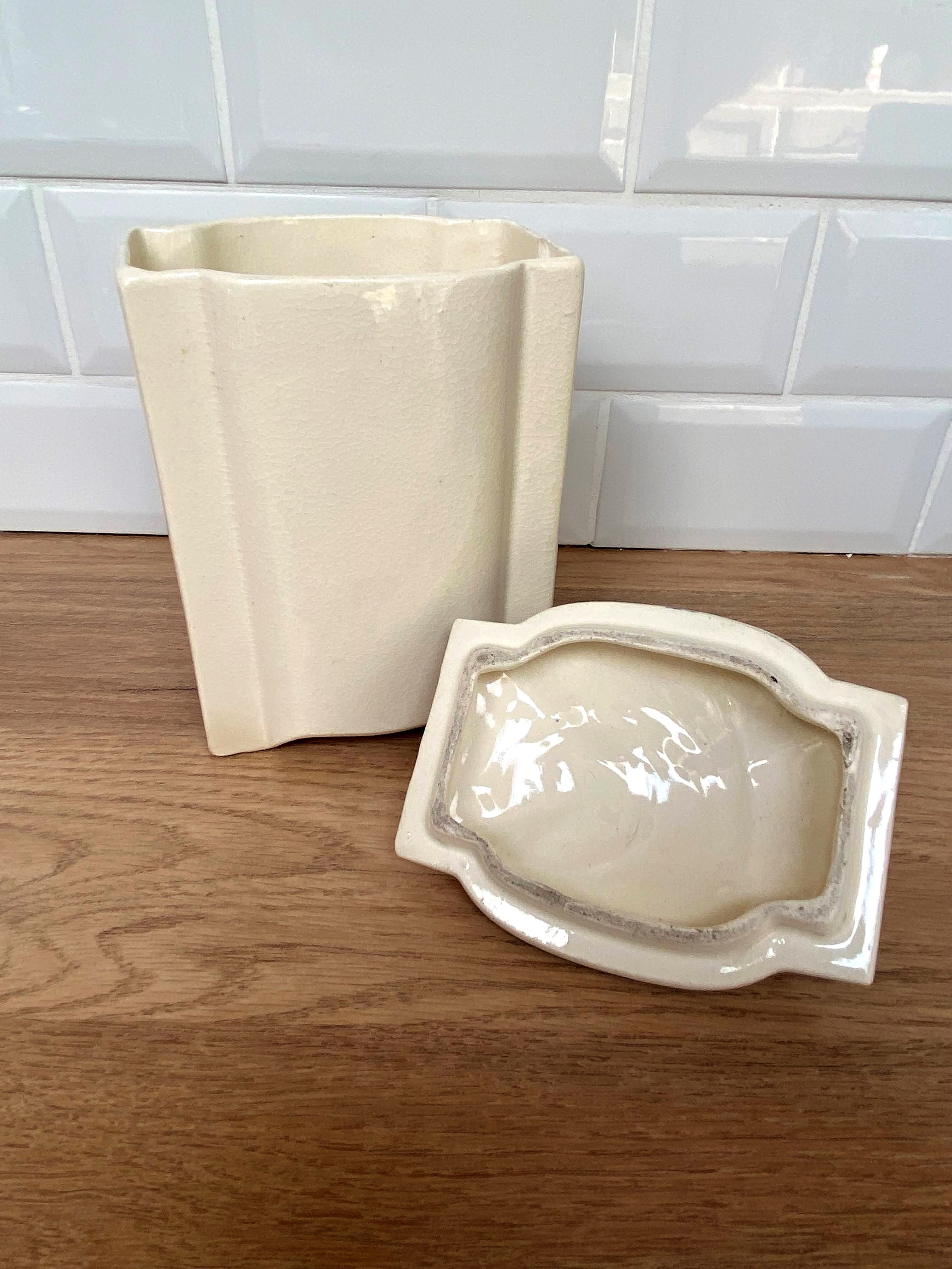 Spice pot in earthenware