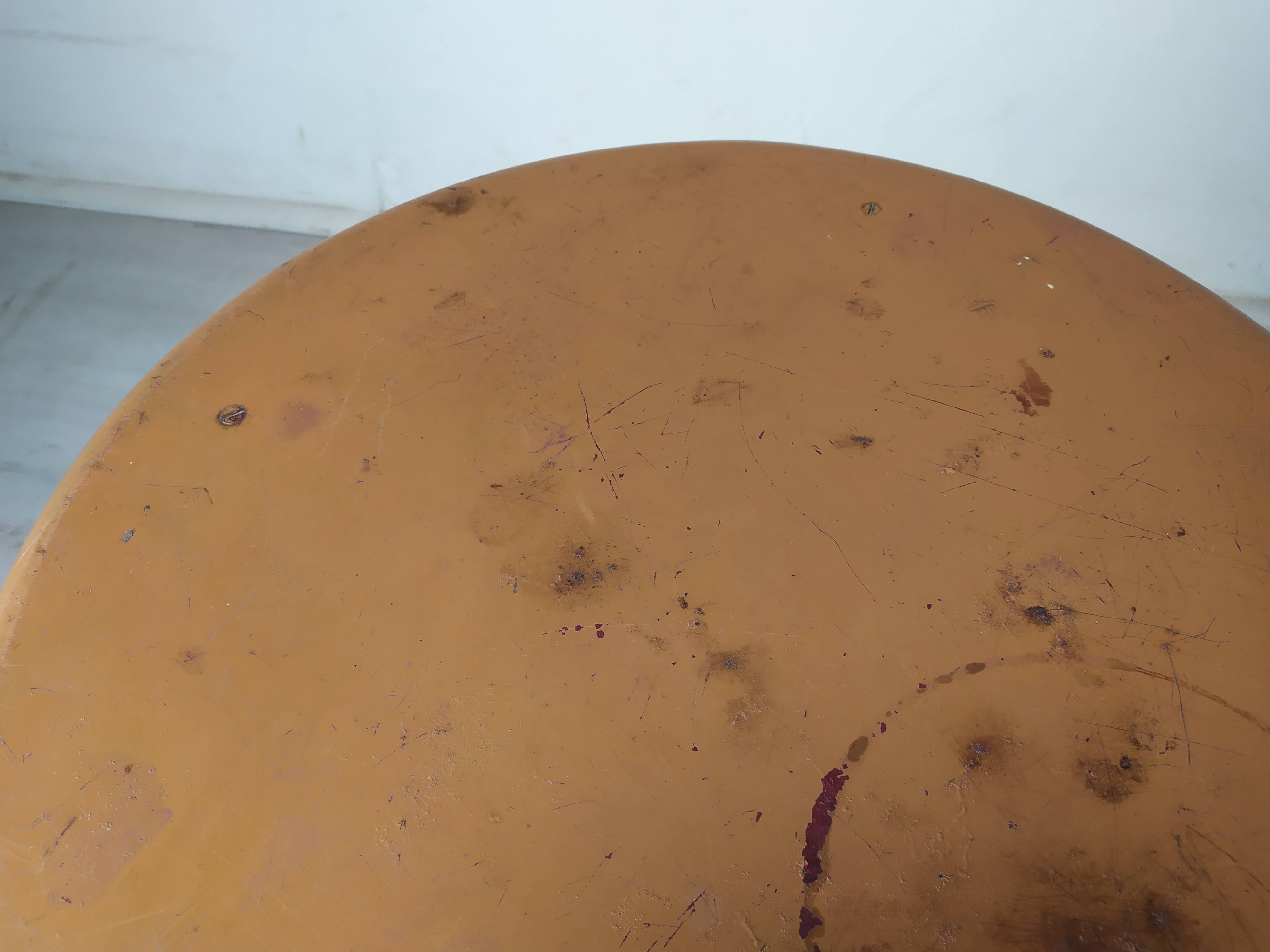 Garden pedestal table