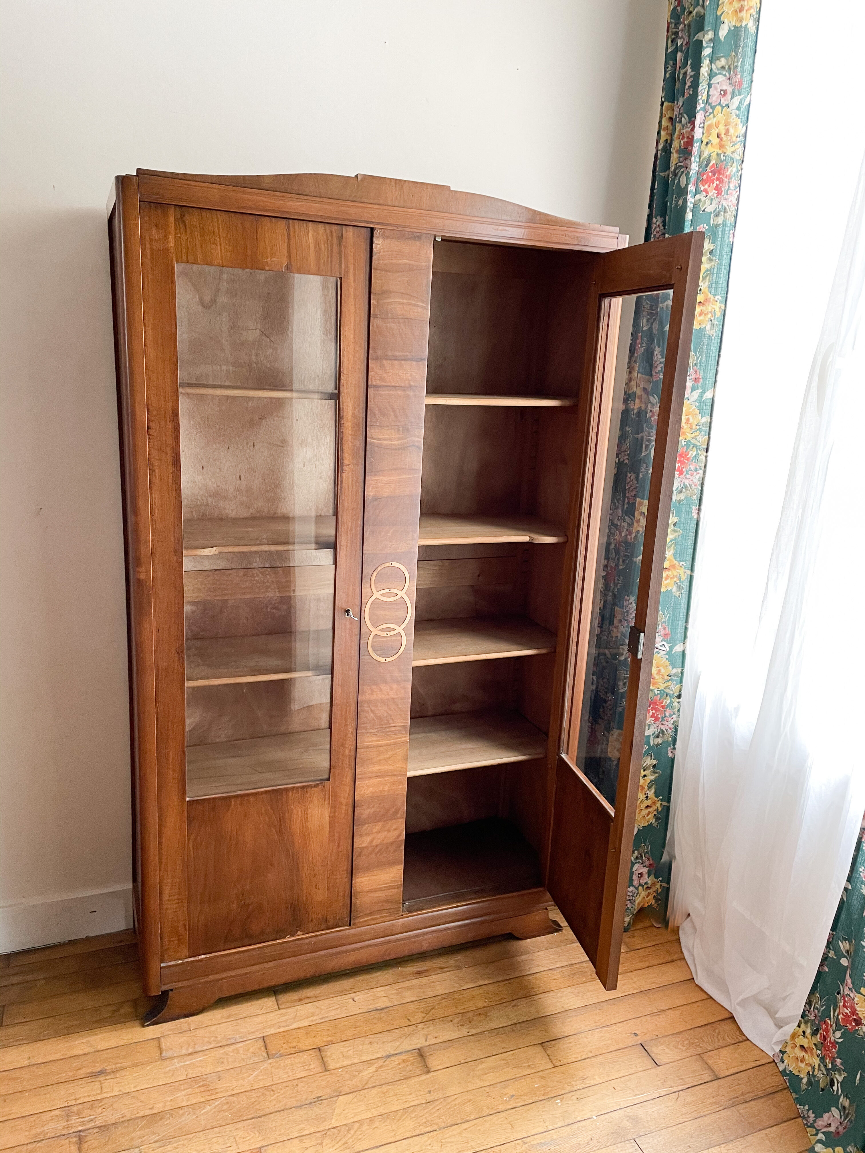 Art Deco glass cabinet