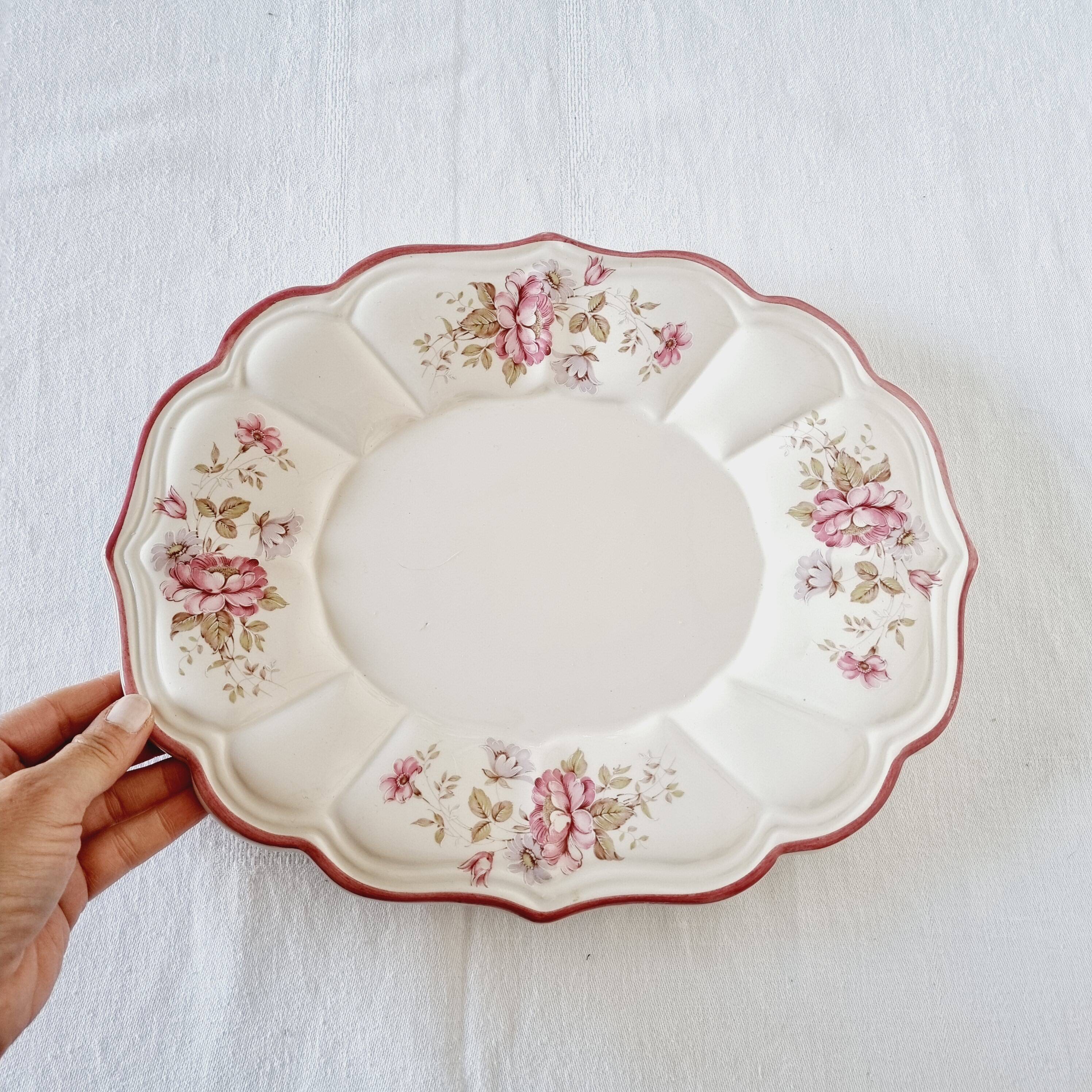 Plat ovale en céramique à délicat décor floral
