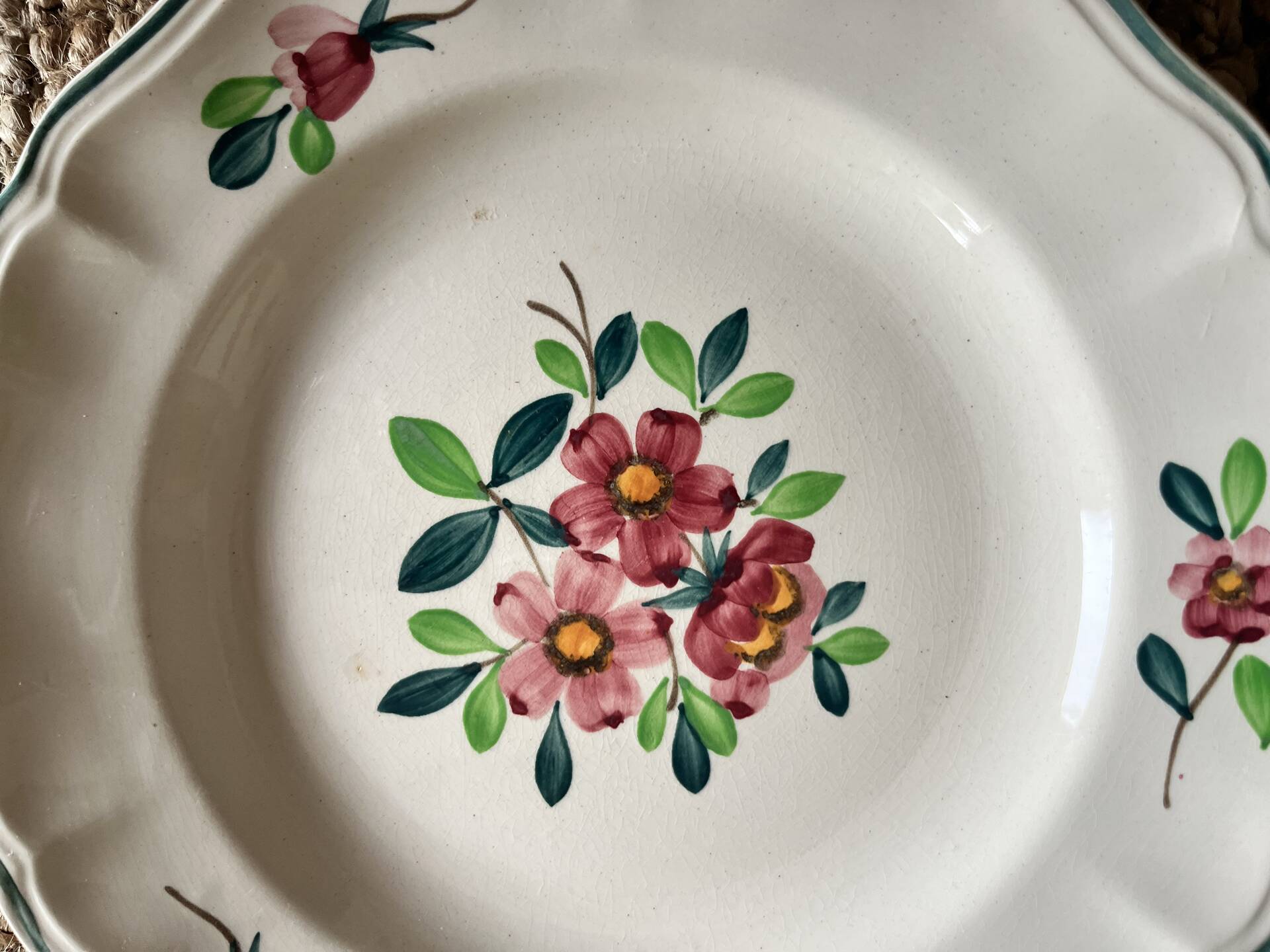 8 assiettes plates 