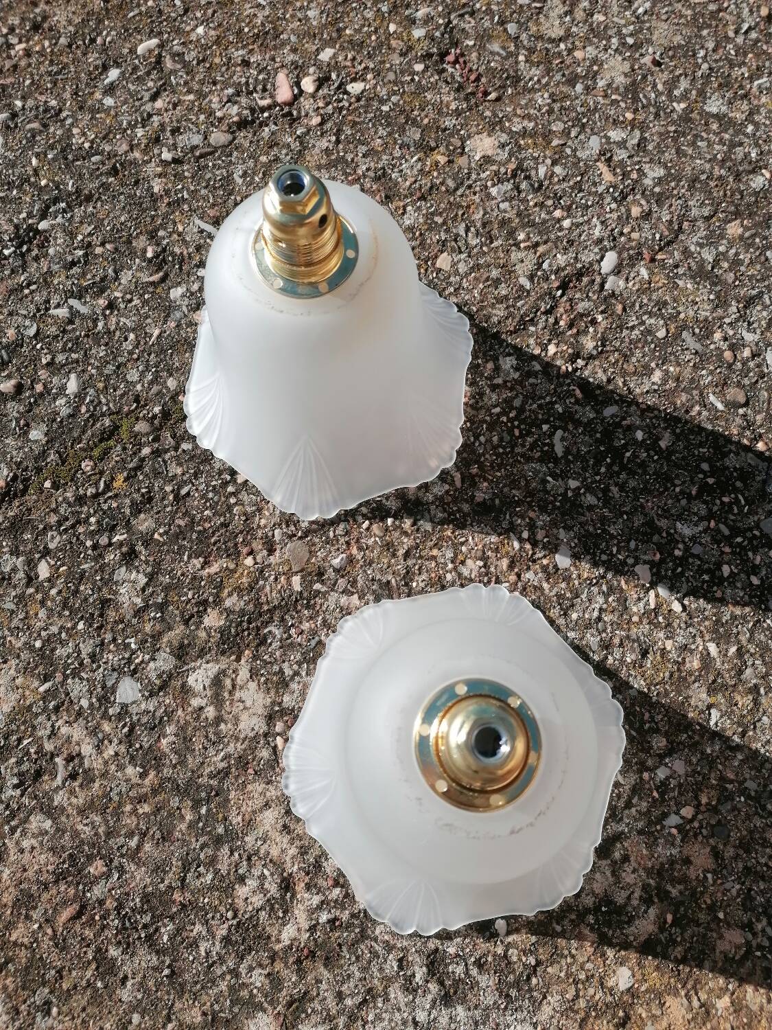 Lot de 2 baladeuses suspensions vintage en verre blanc