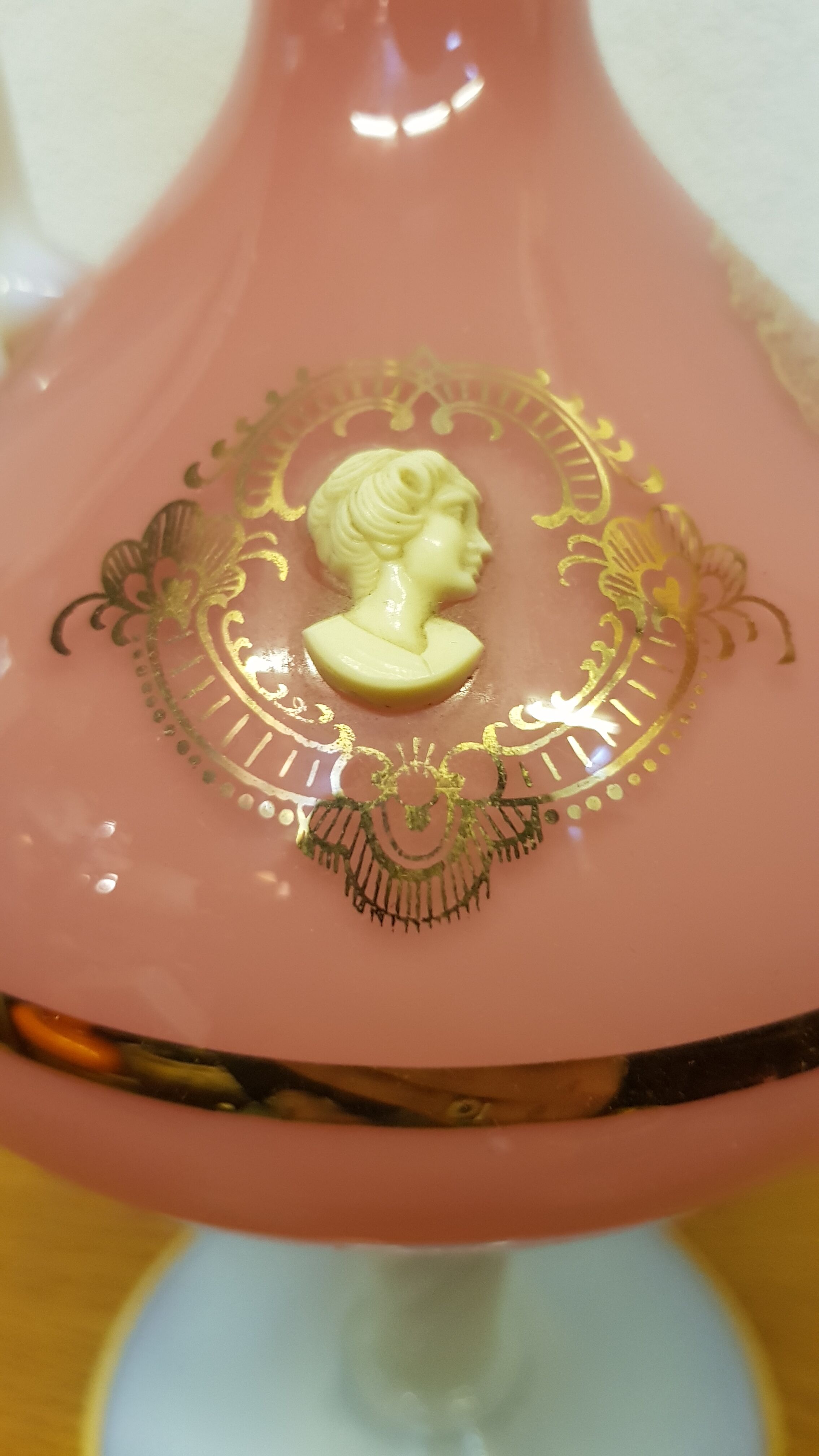 Aiguiere white and pink blown glass