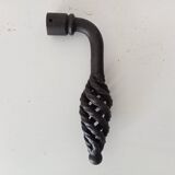 Poignée de porte ancienne en fer forgé torsadé