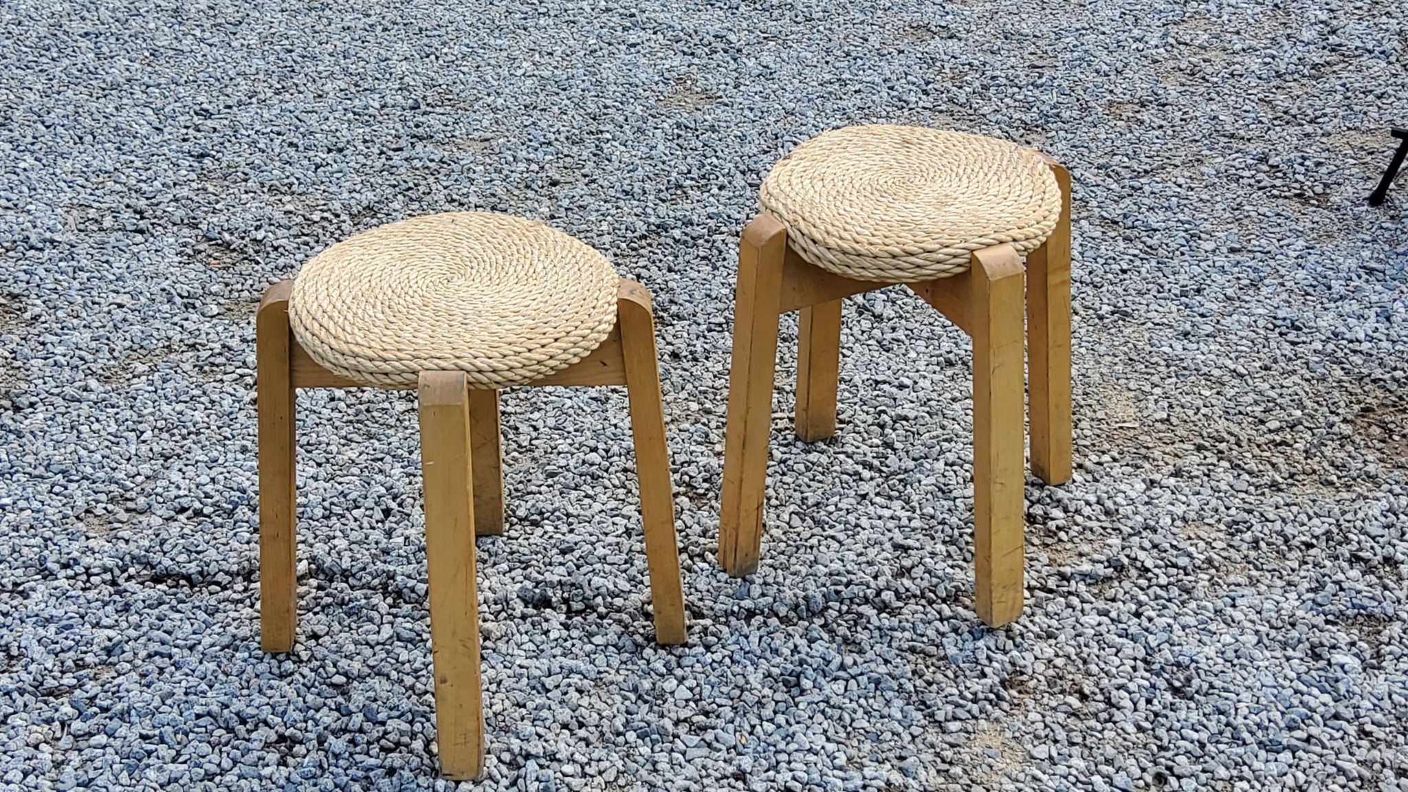 Paire de tabourets scandinaves en bouleau et jonc de mer des années 70/80