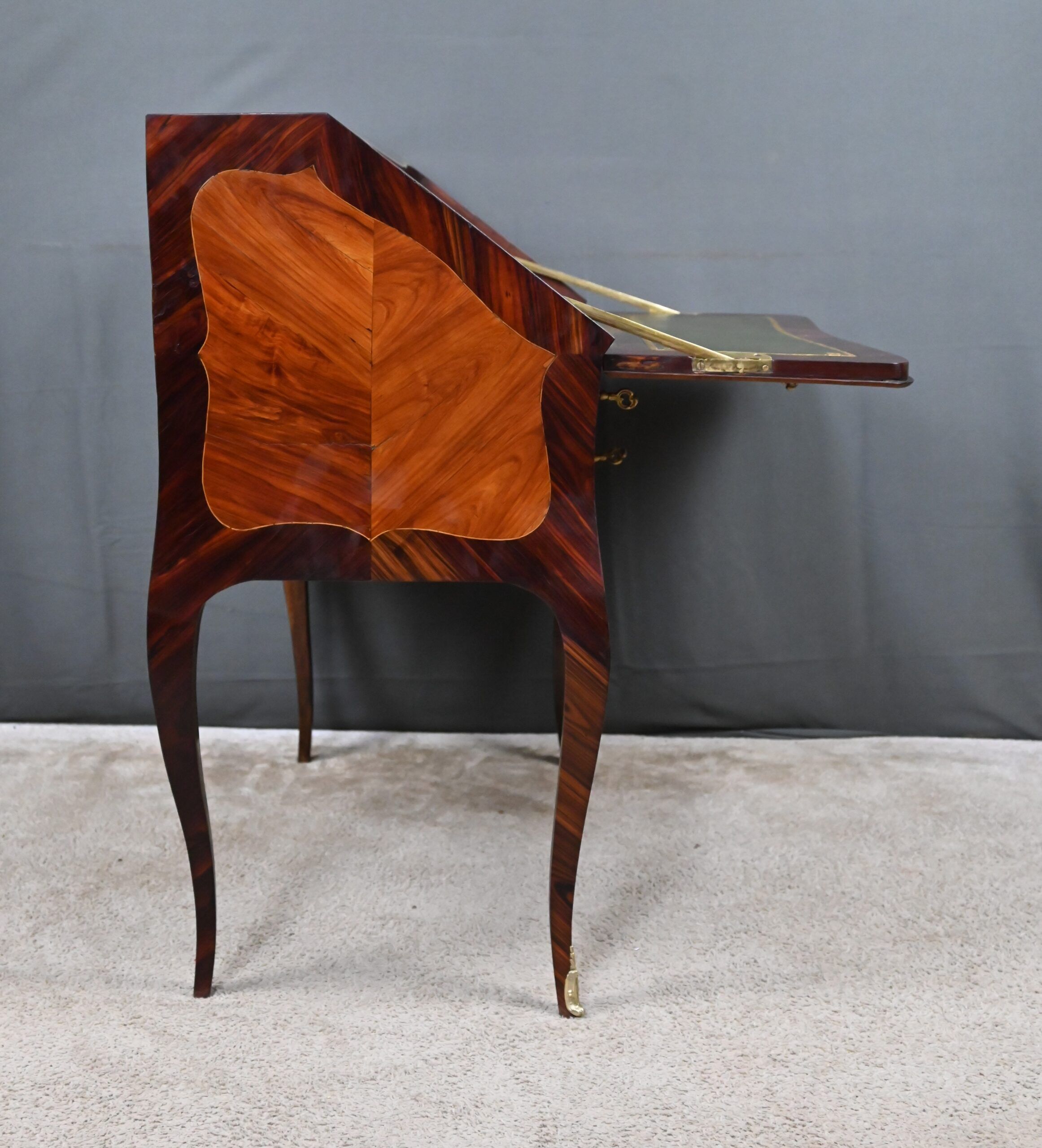 Slope desk in rosewood and rosewood marquetry, Louis XV – XVIII century