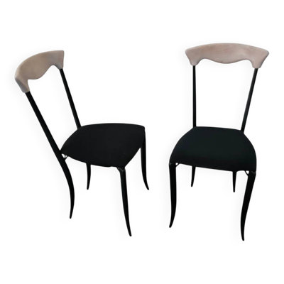 2 chaises de salle à manger Charme par Fasem sont une œuvre maîtresse mince mais robuste des années 1980.