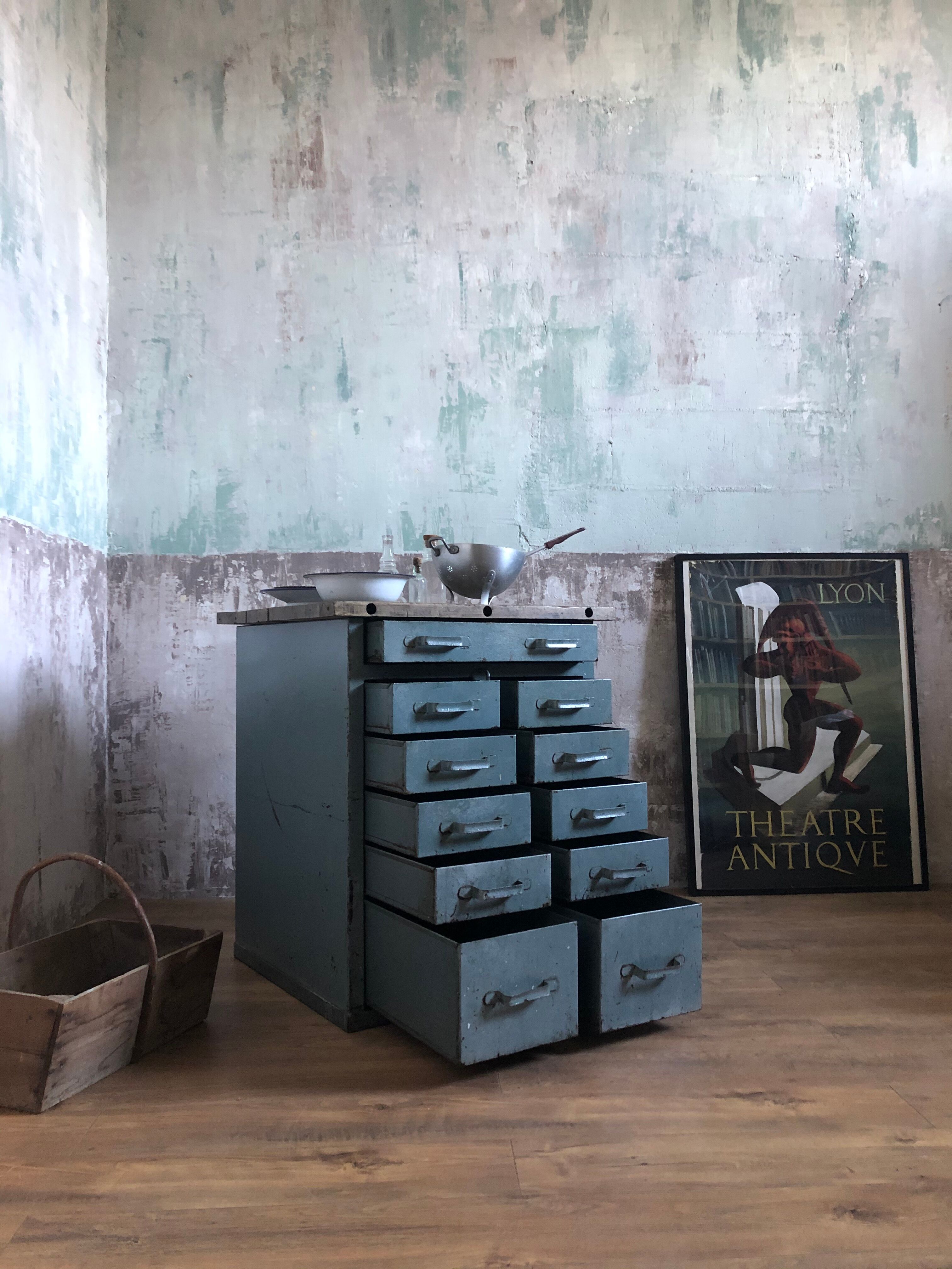 Workshop furniture with drawers, metal and wood
