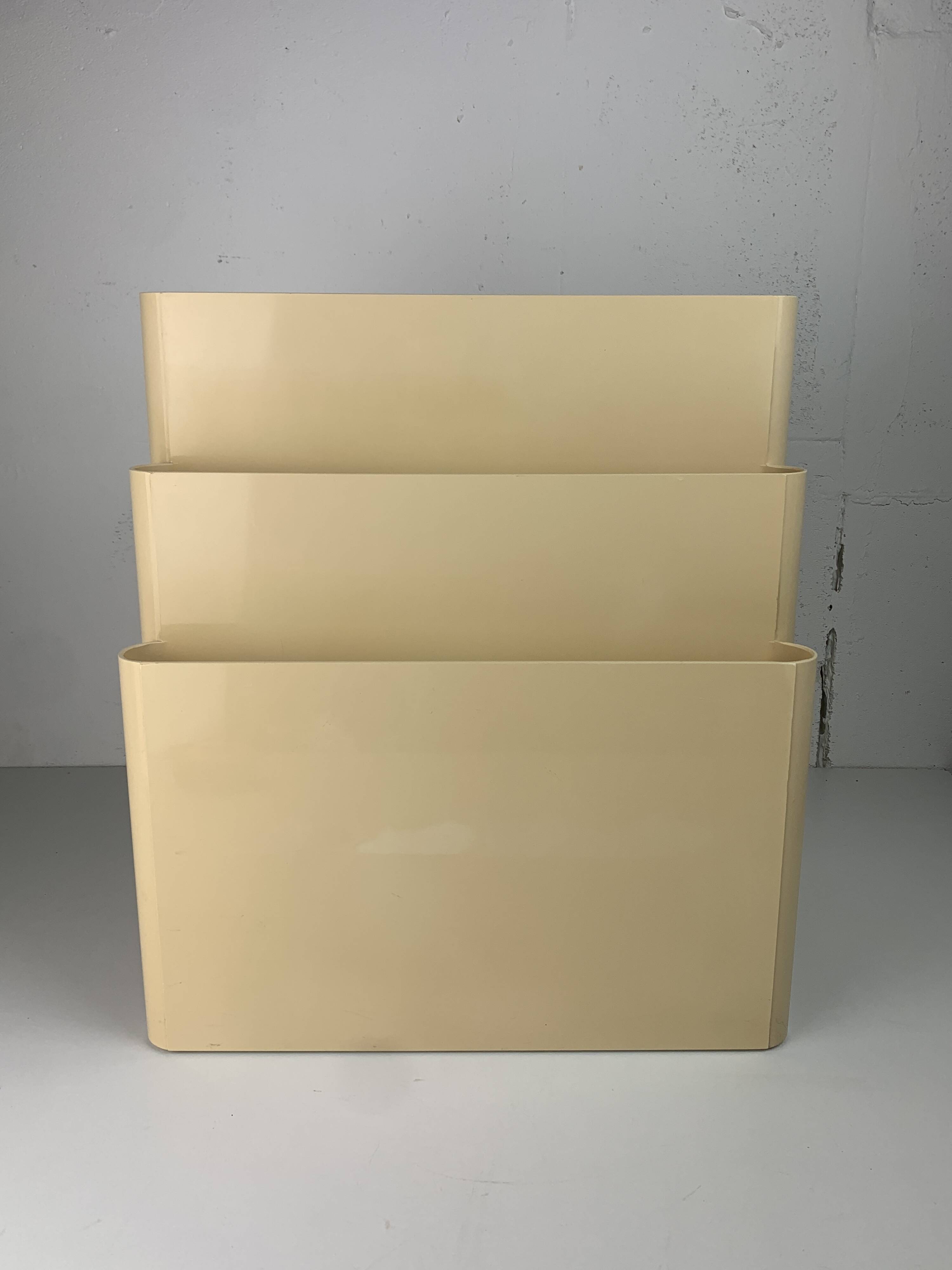 Beige off white Magazine Rack by Giotto Stoppino for Kartell, Italy, 1970s