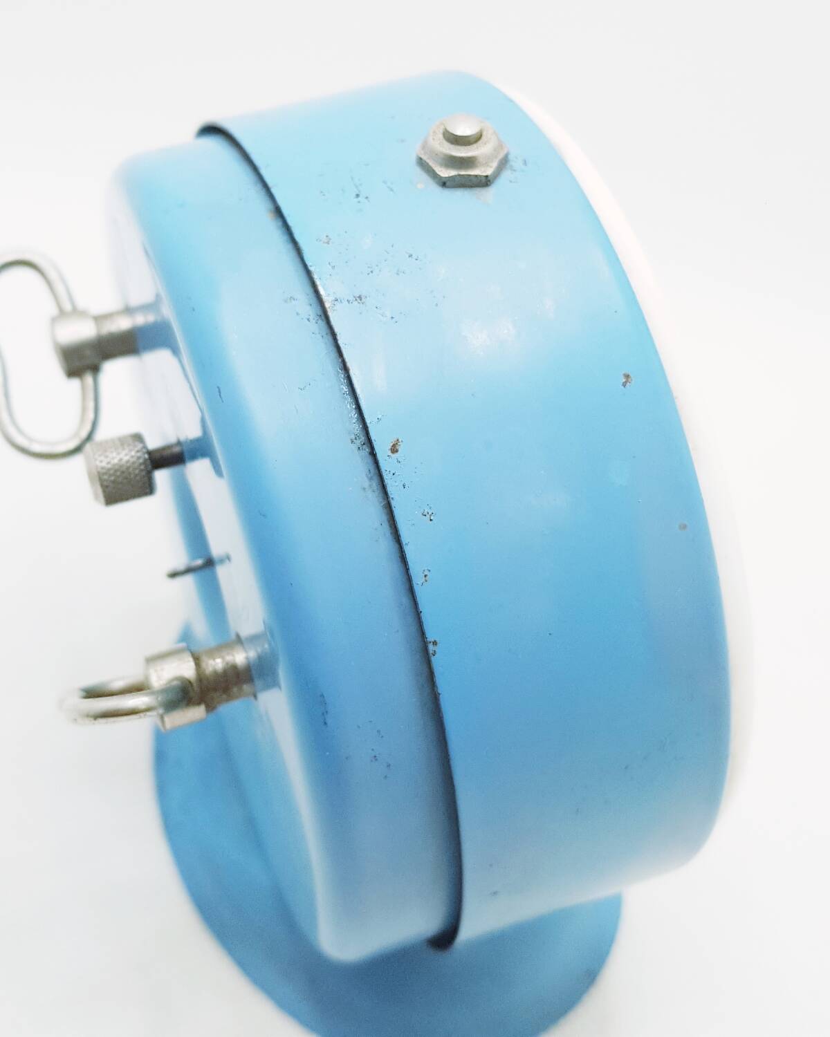 SMI blue alarm clock