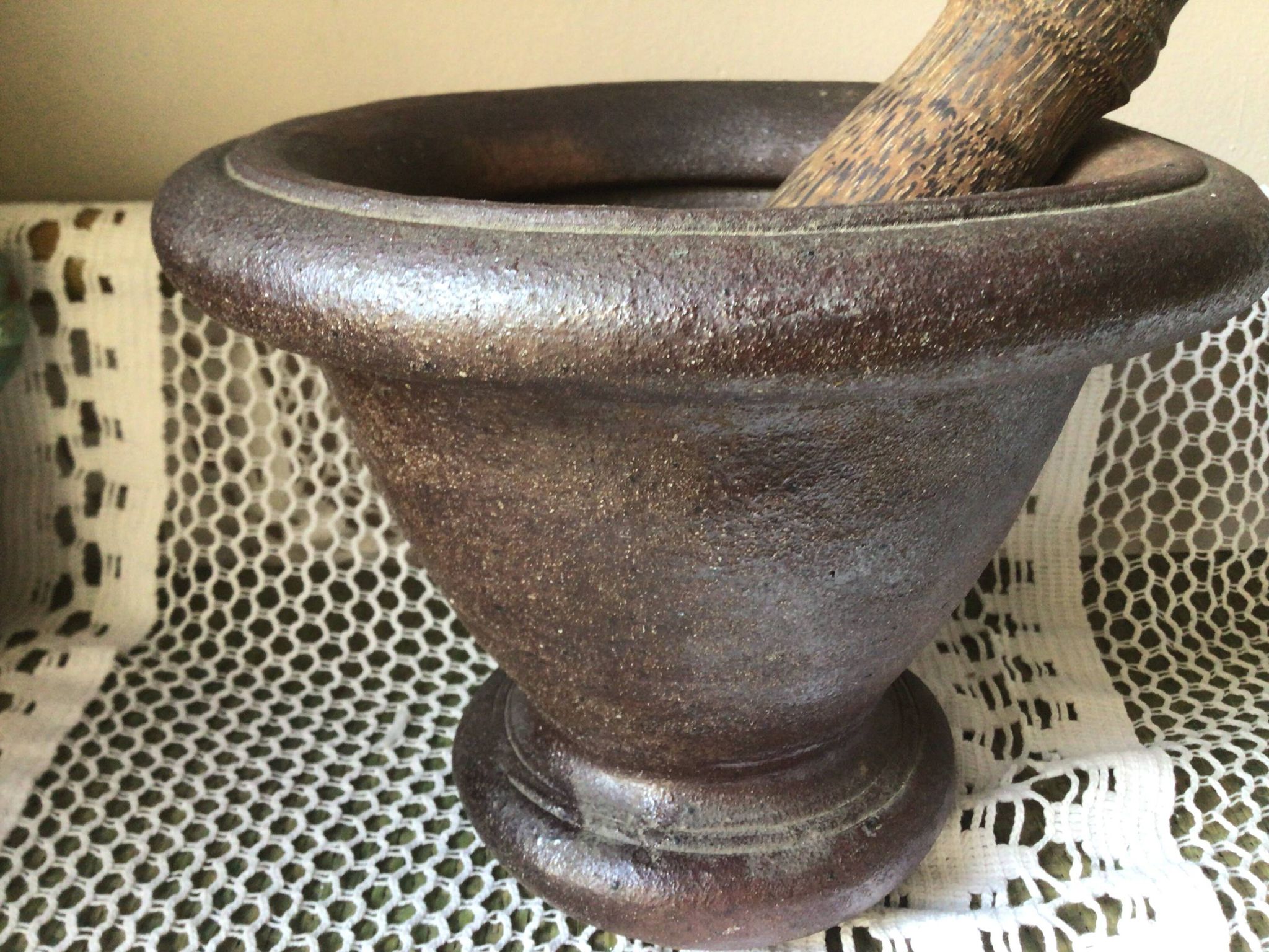 Mortier en fonte et pilon en bois