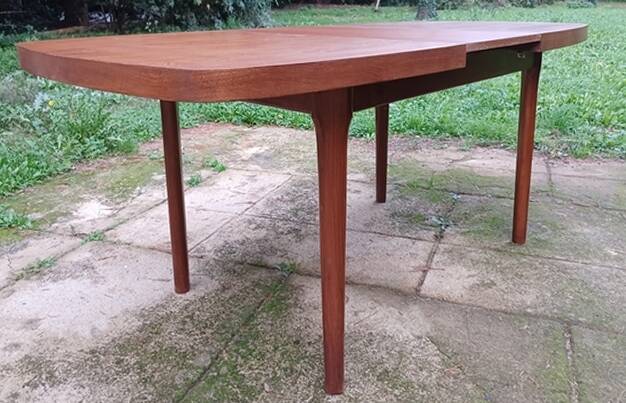 Oval dining table + extension in vintage Scandinavian style