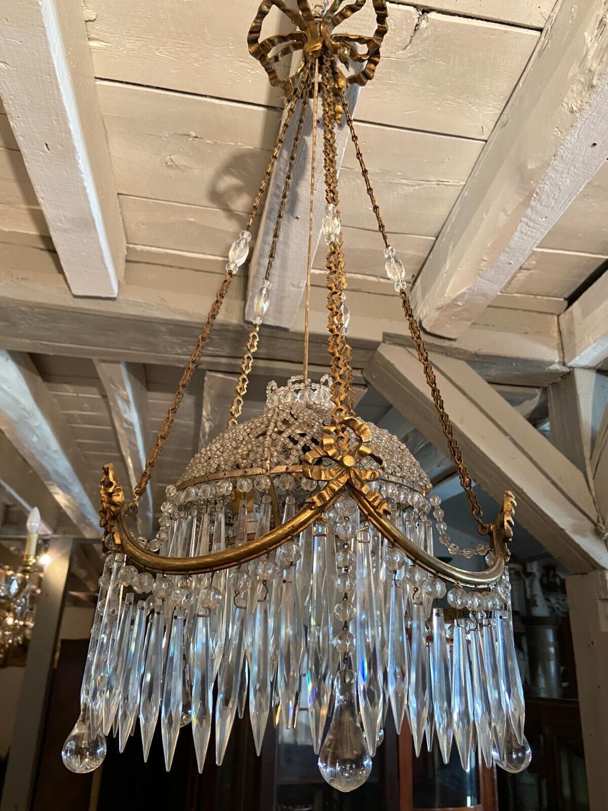 Lustre en bronze et pampilles de cristal de style Louis XVI | Selency