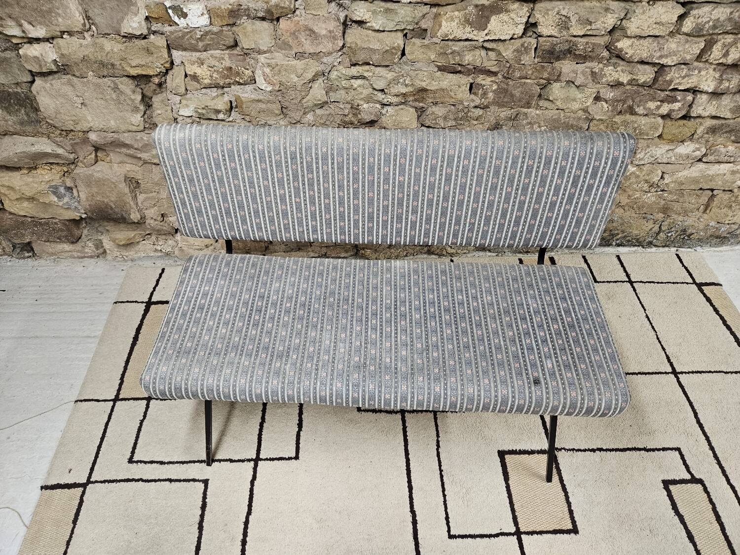 Vintage Knoll style bench with metal legs