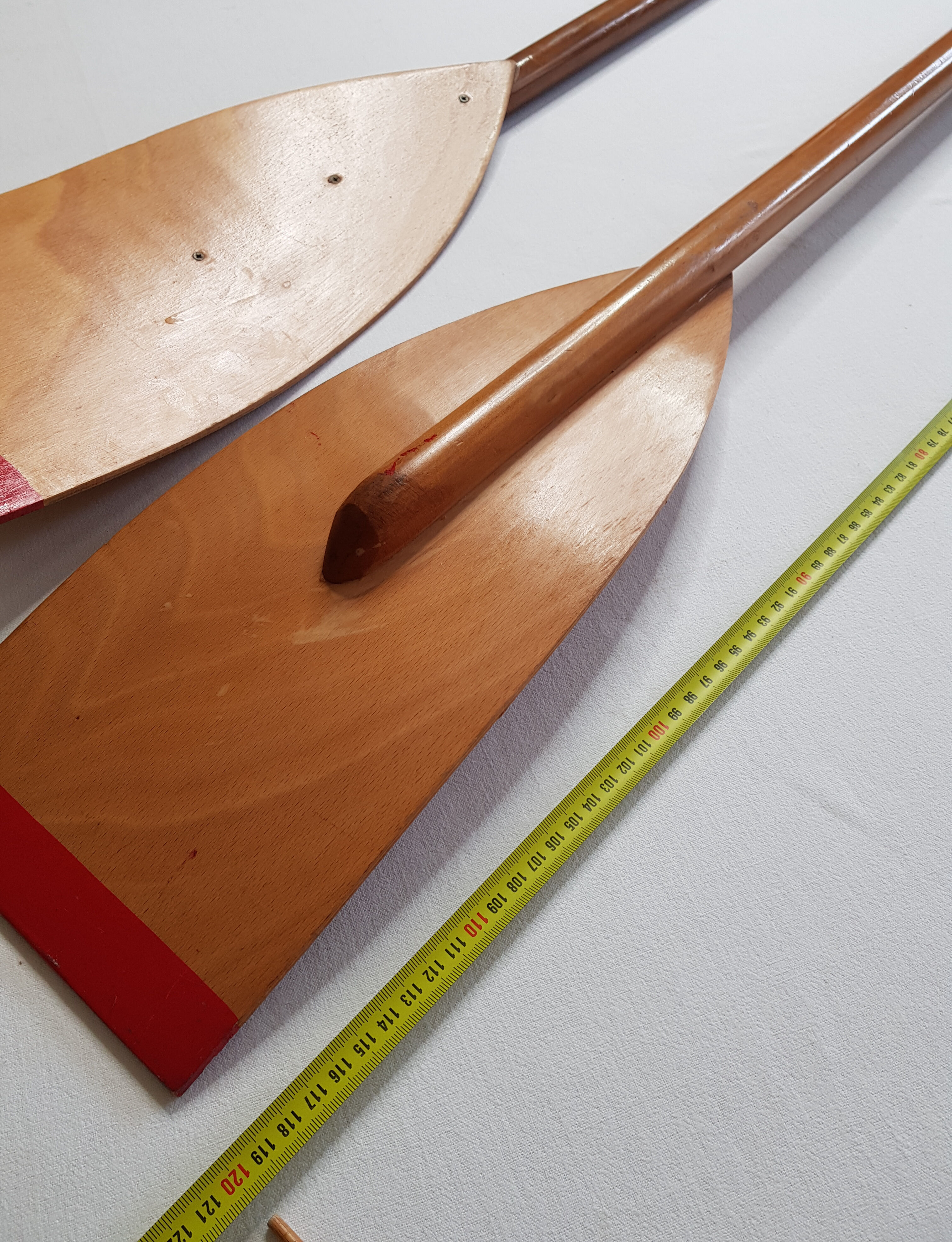 Former wooden double-row paddle