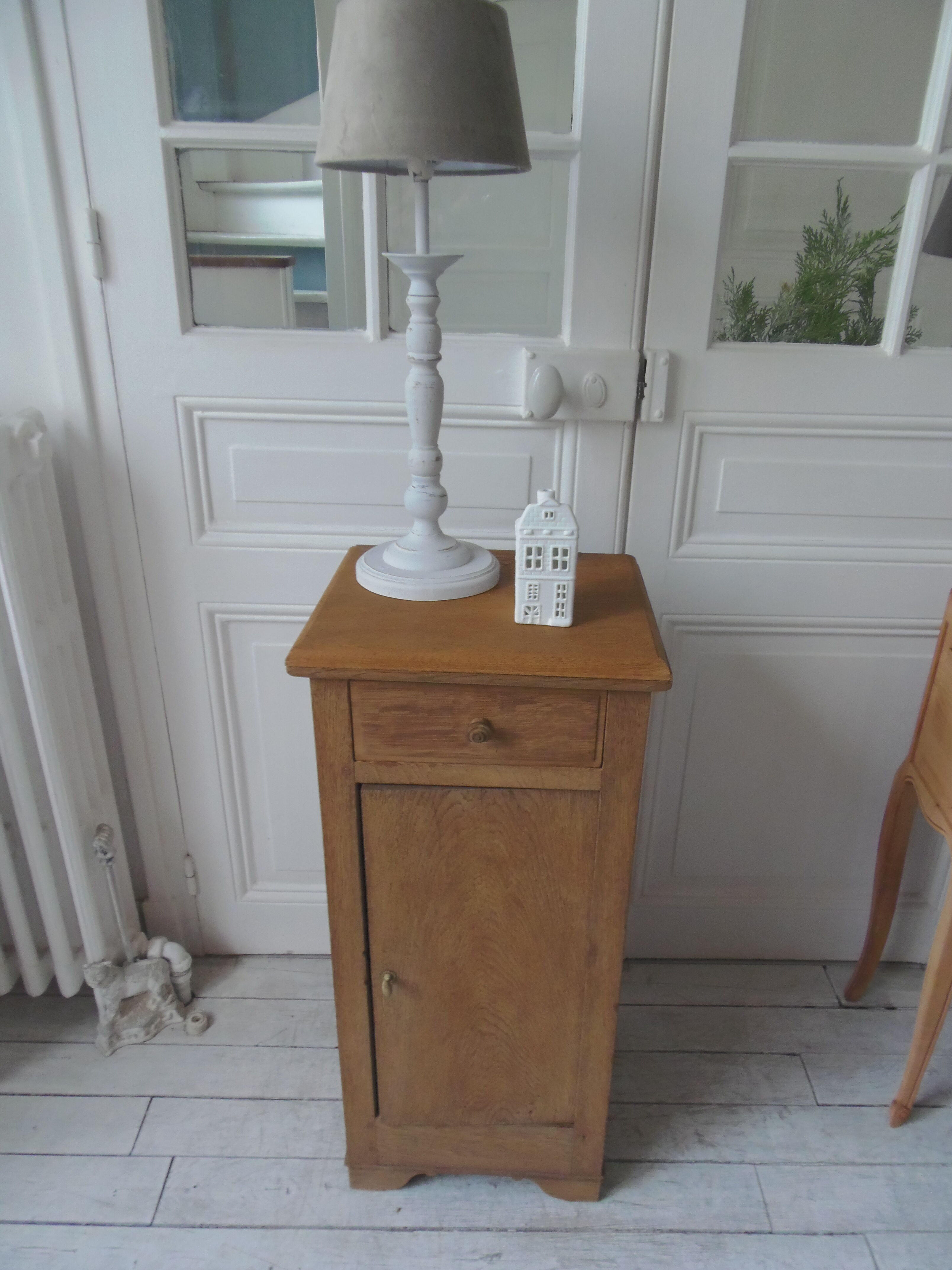 Antique bedside table in solid oak, 1 drawer, 1 door.