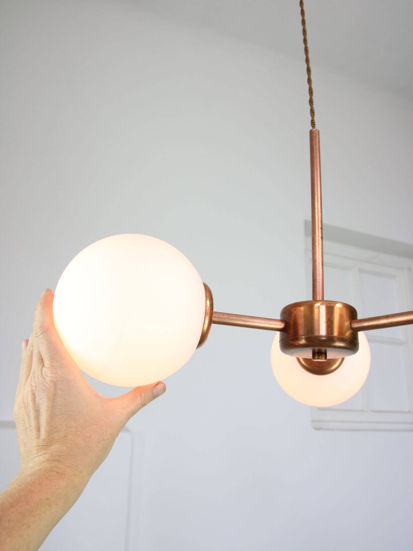 Mid-Century Modern Italian Chandelier in Copper and Opaline Glass, 1960s