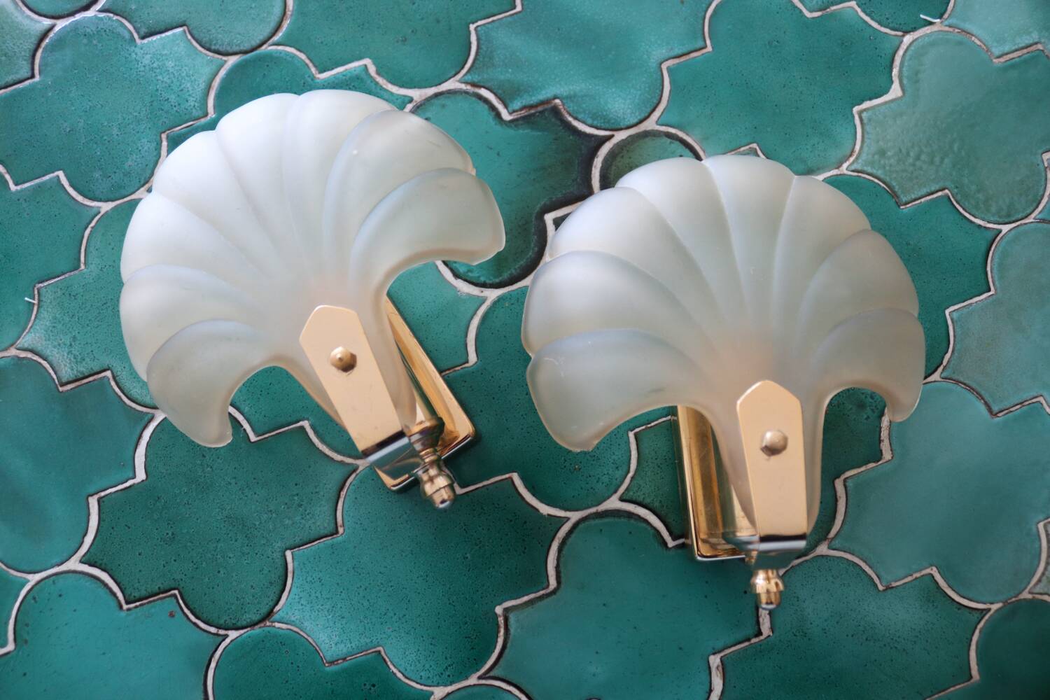 Pair of shell wall sconces – frosted glass, Art Deco style
