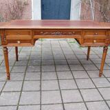 Napoleon III desk in Louis XVI style made of walnut from the late 19th century.