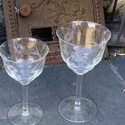 4 verres à vin art déco, motif floral ciselé, verre et cristal