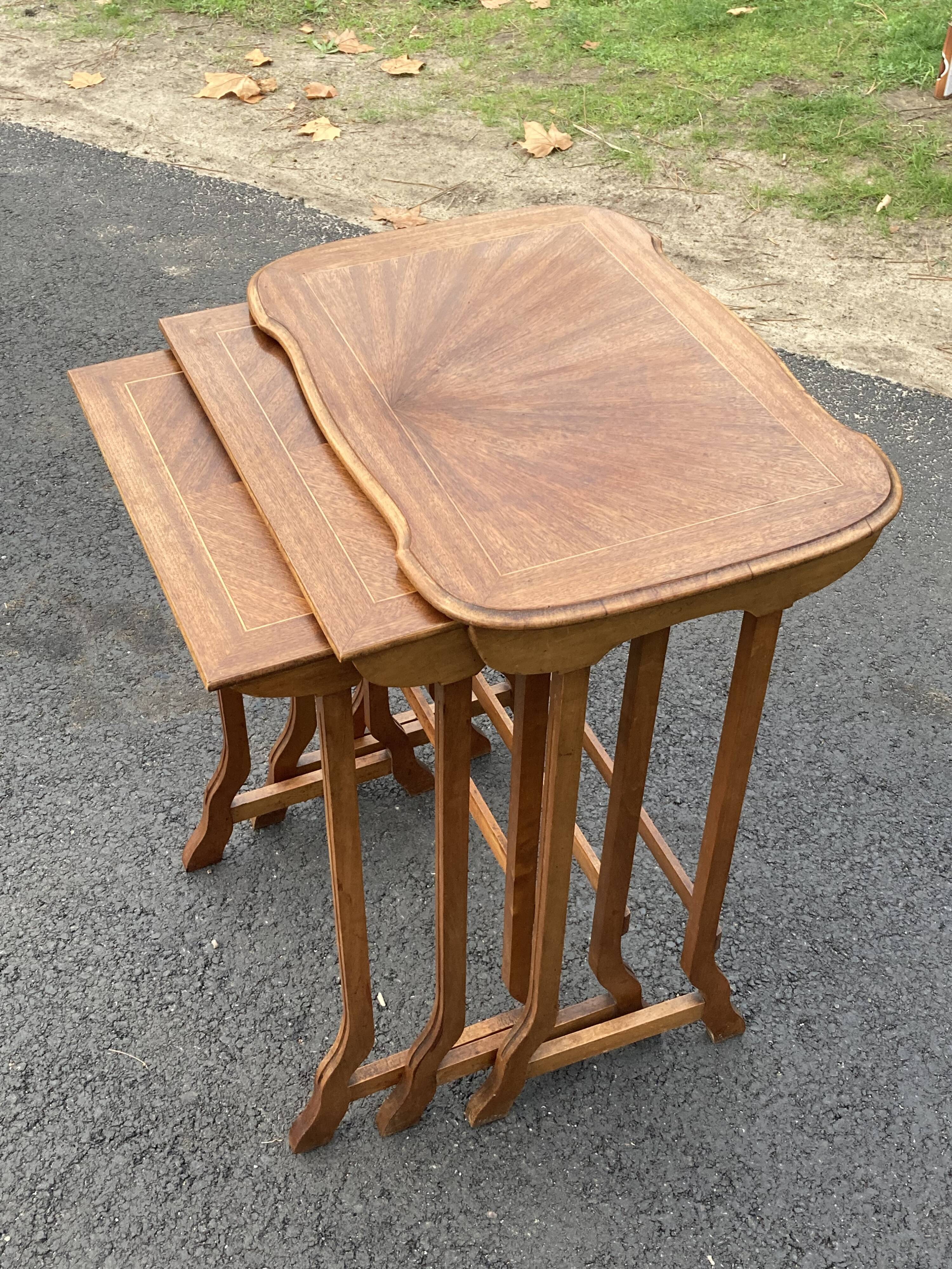 Tables gigogne art déco d’époque 1930 en marqueterie
