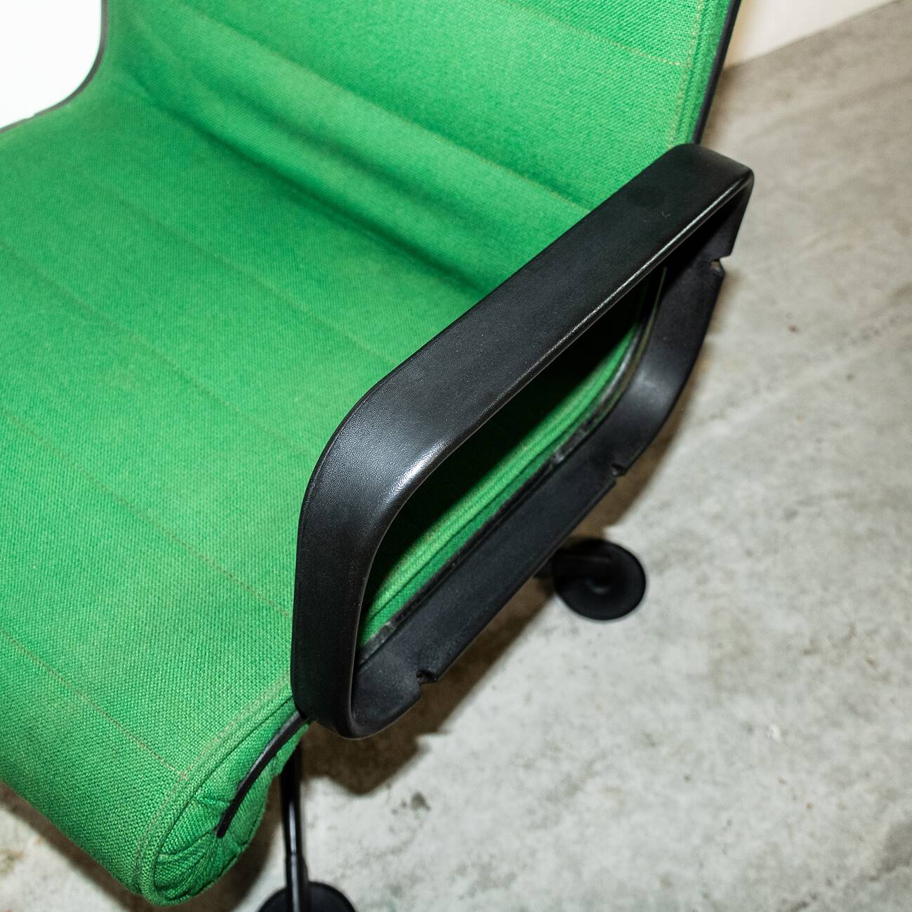 Knoll office chair by Richard Sapper circa 1980