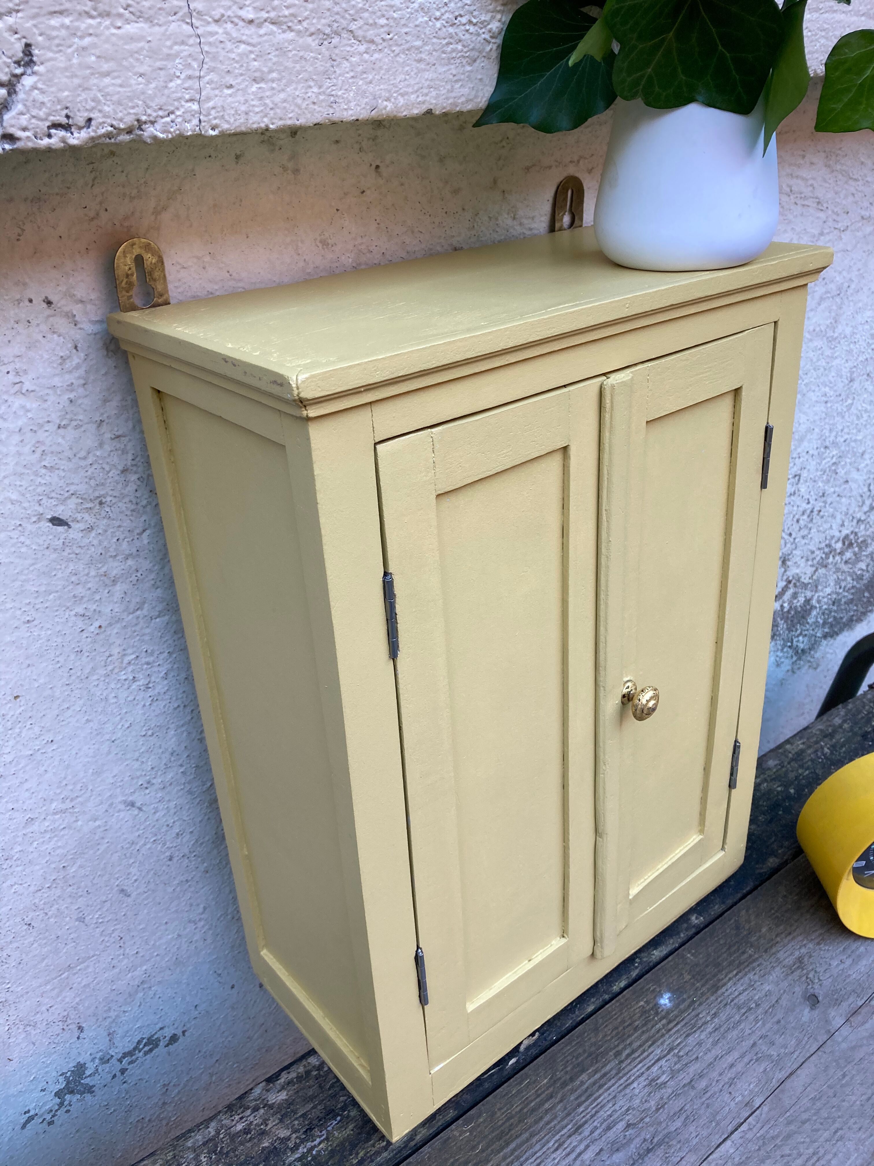 Mini medicine cabinet