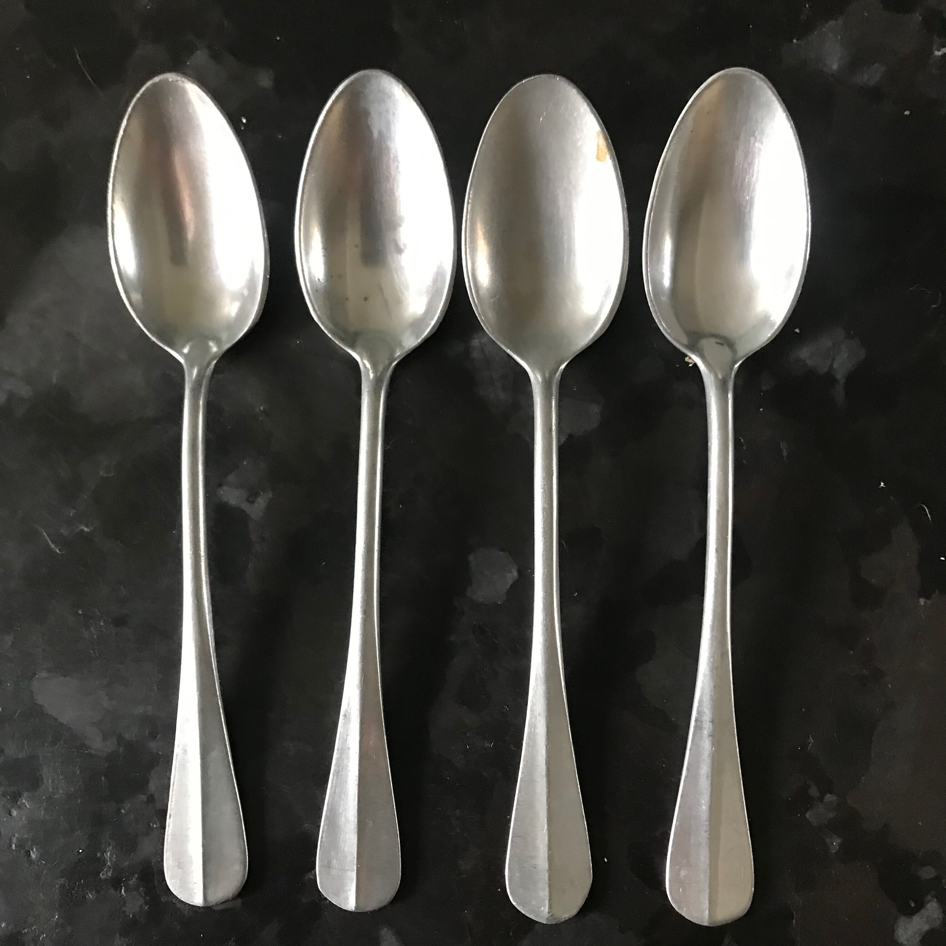 Pop-UP Christmas 2022 Set of 4 small teaspoons or dessert.