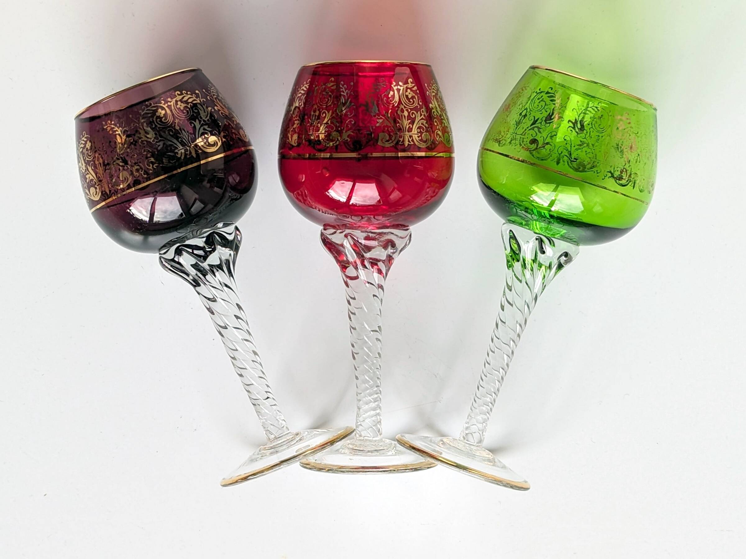 Set of 3 colored wine glasses - Ruby, red, green, gold and twisted foot