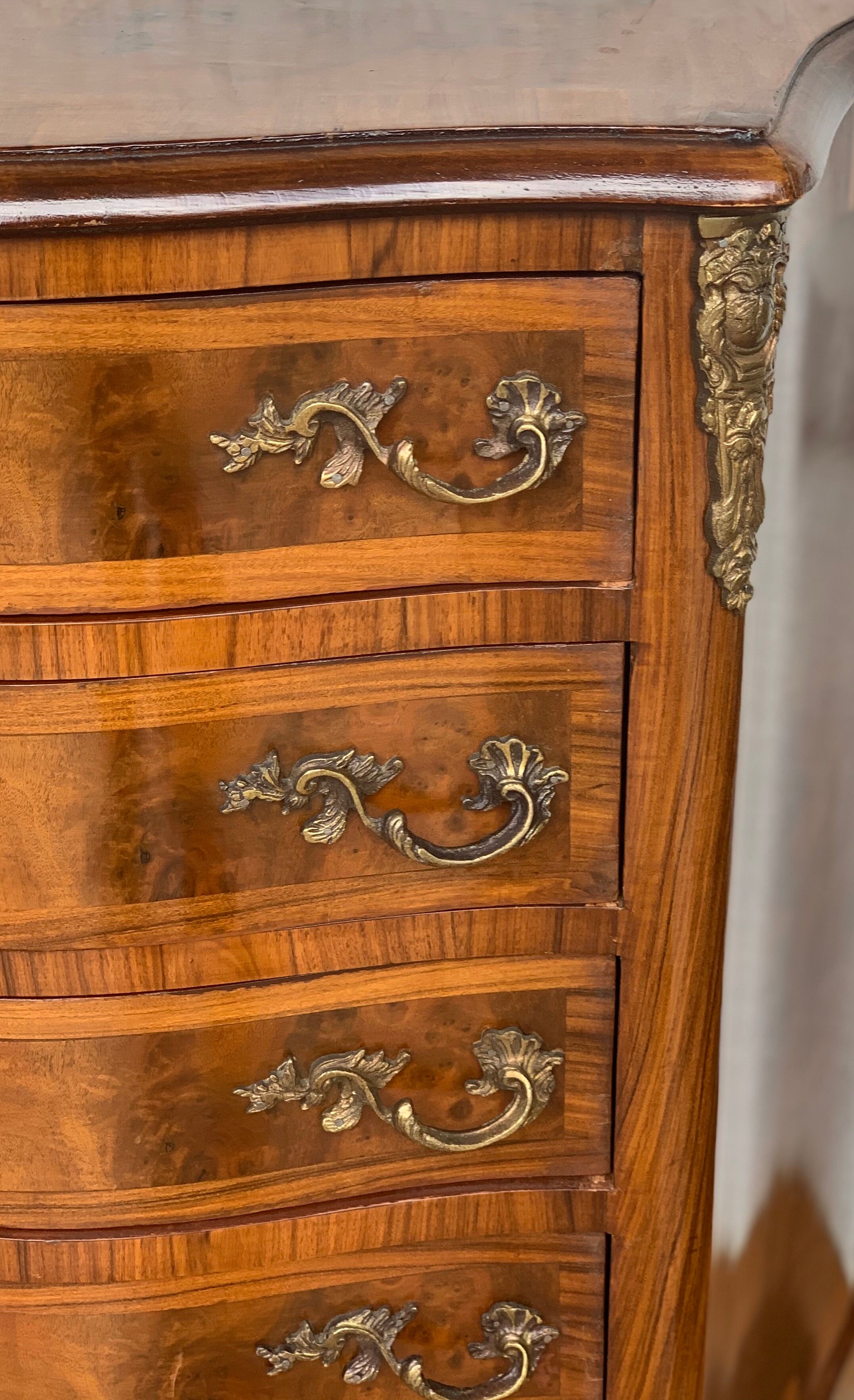 Small chest of drawers in curved wooden marquetry 5 drawers