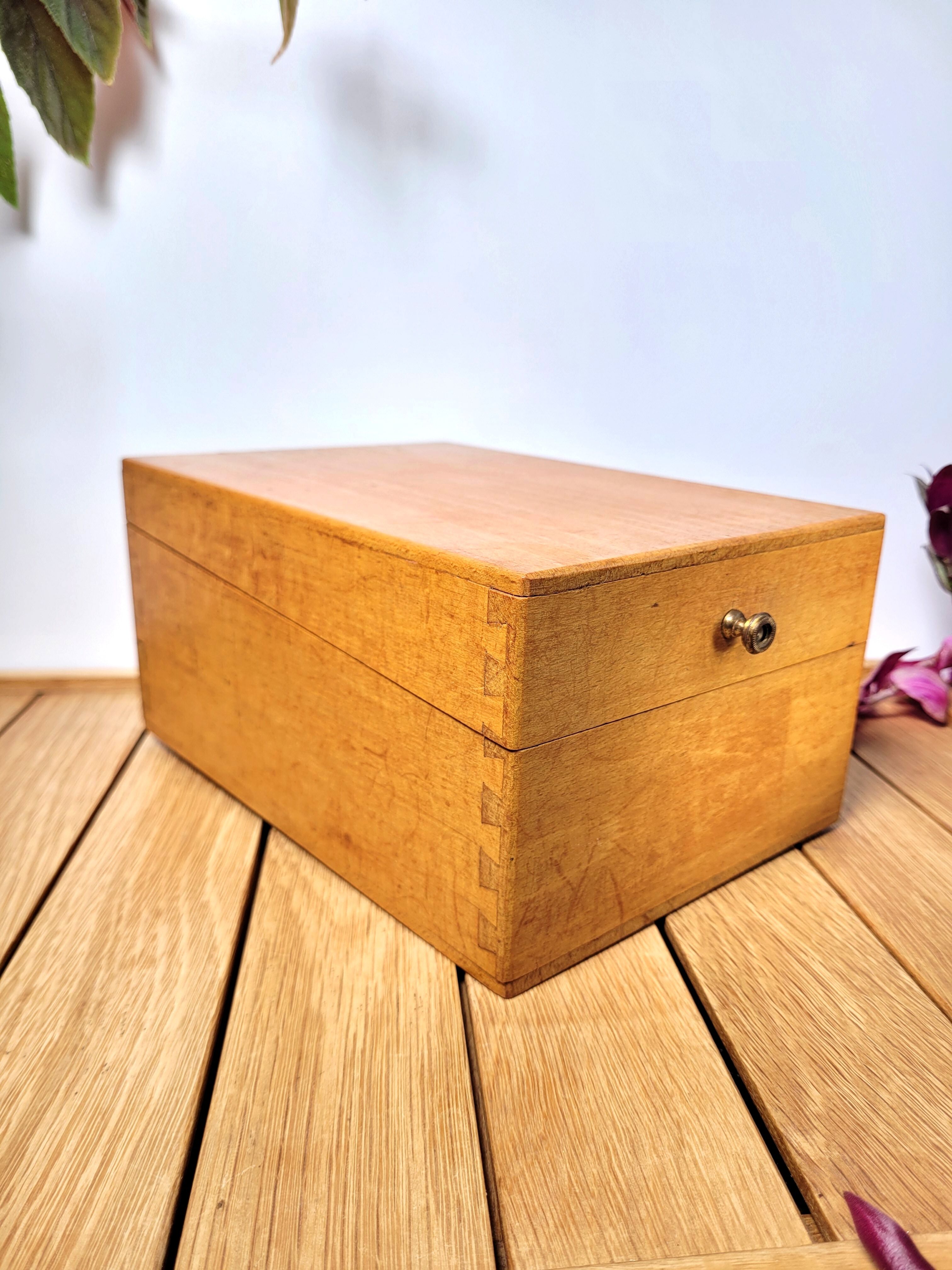 Card box or old photos