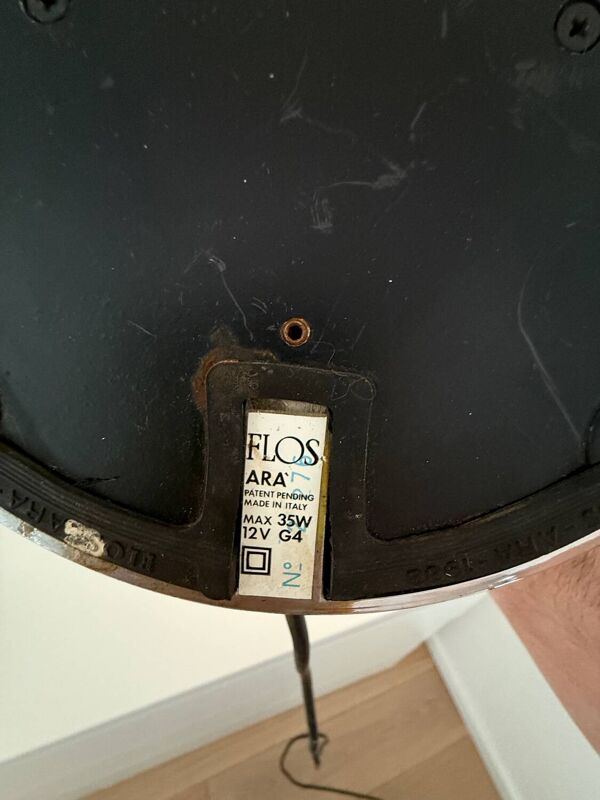 Lampe de table Ara, designer Philippe Starck, Prod. Flos Italie 1988.