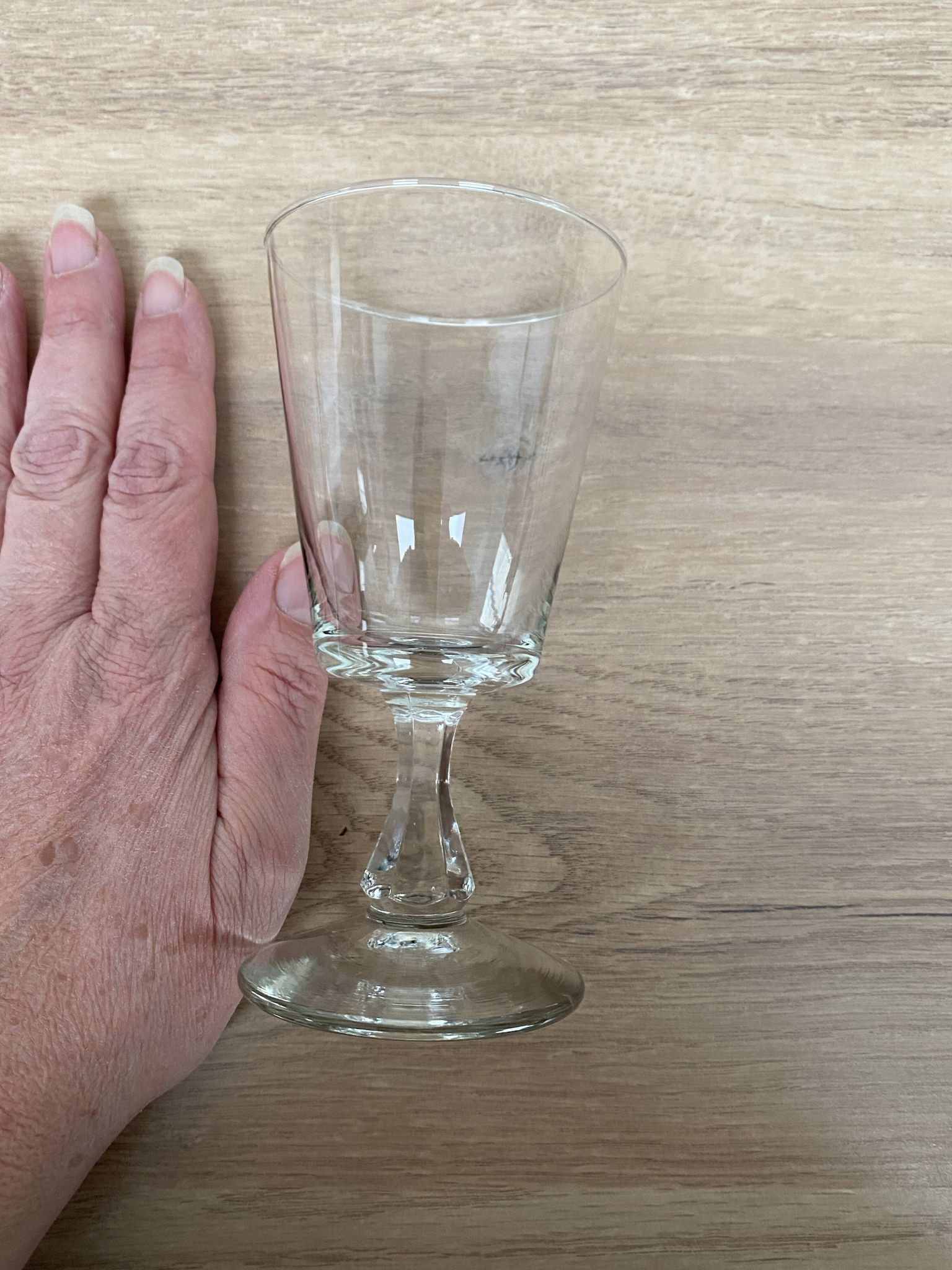Set of 9 white wine glasses