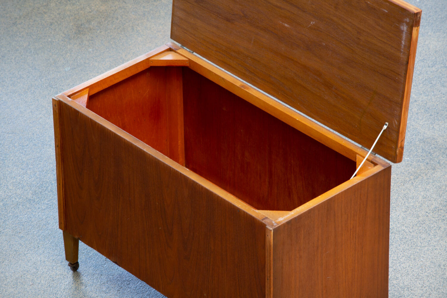 Coffre à jouet scandinave 1960