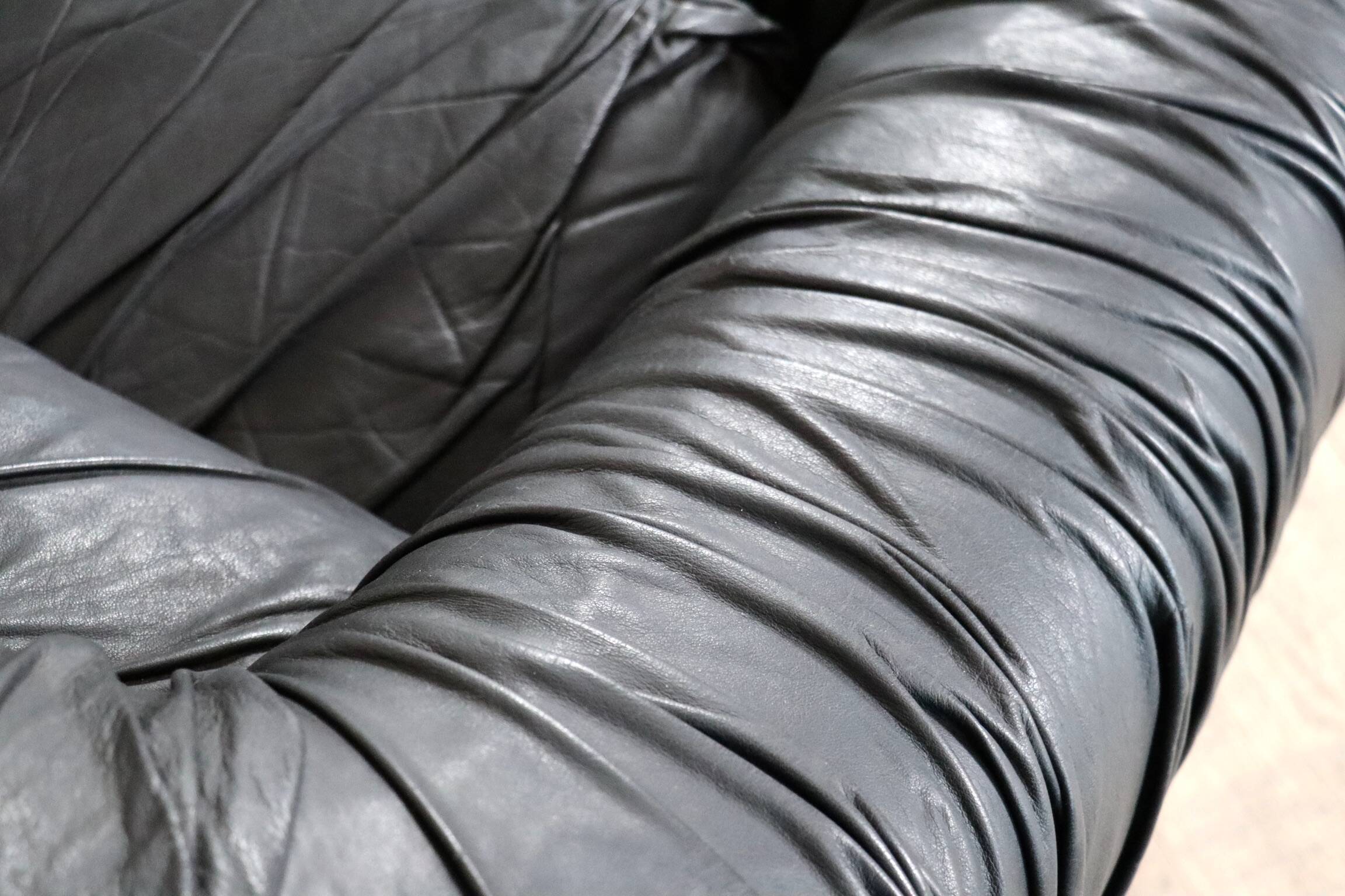 Vintage sofa by De Pas D’Urbino & Lomazzi in black leather for Dall’Oca, 19