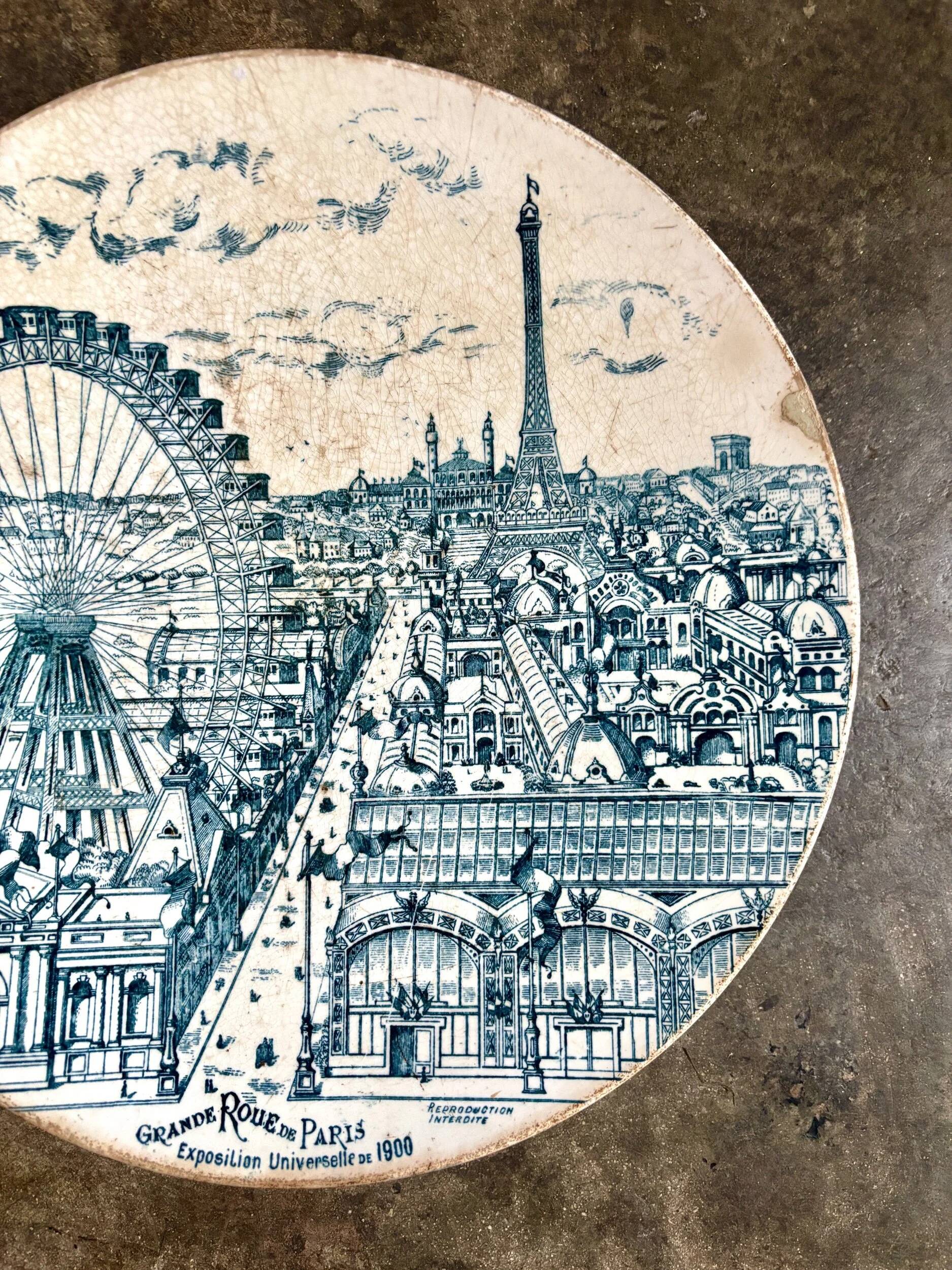 Plat "Exposition universelle" en faïence bleue n°1
