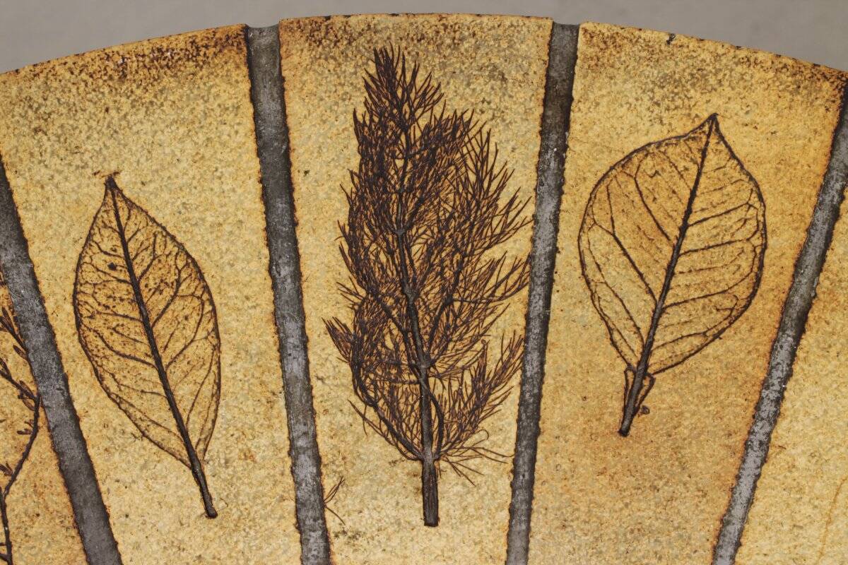 Round coffee table herbarium Roger Capron, Vallauris - ceramic and wooden structure