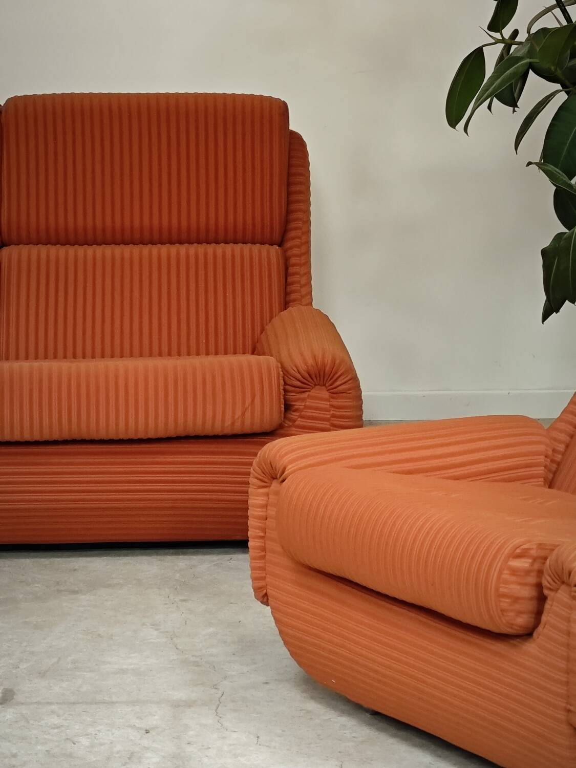 Complete orange salon JITONA in Atlantis Space Age style from the 1970s.