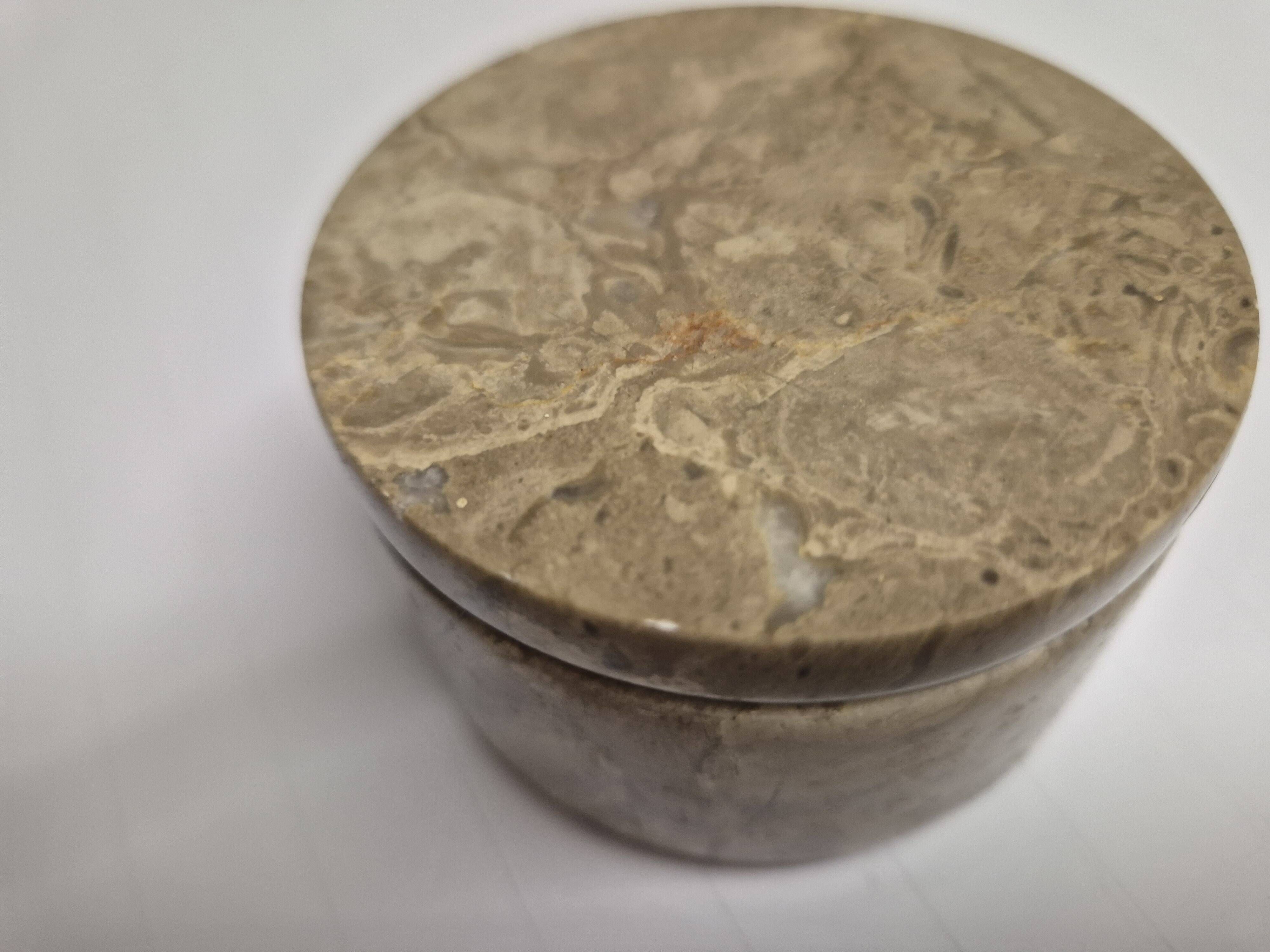 Box or case made of Boulonnais marble