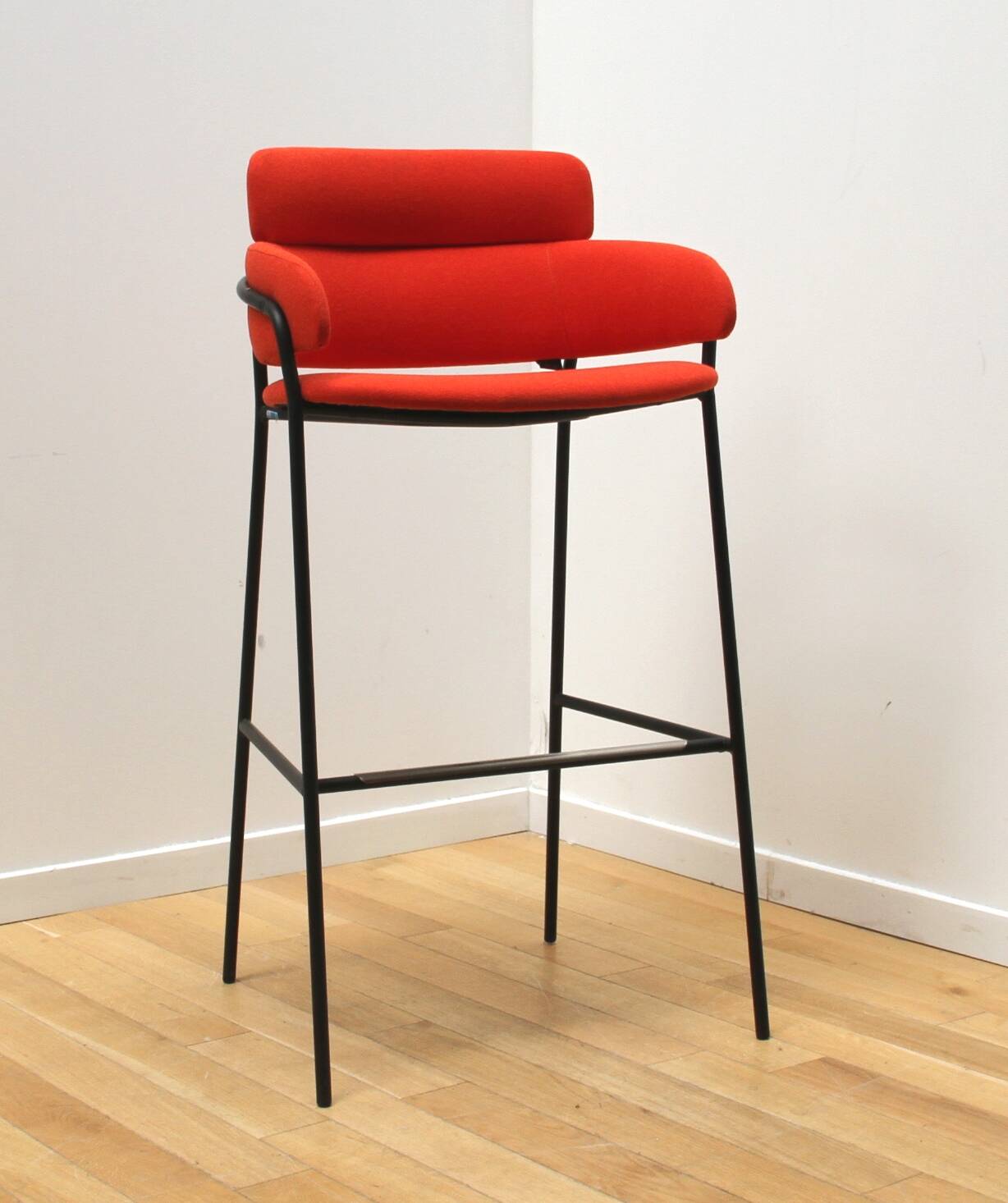 Rika high stool, Armet