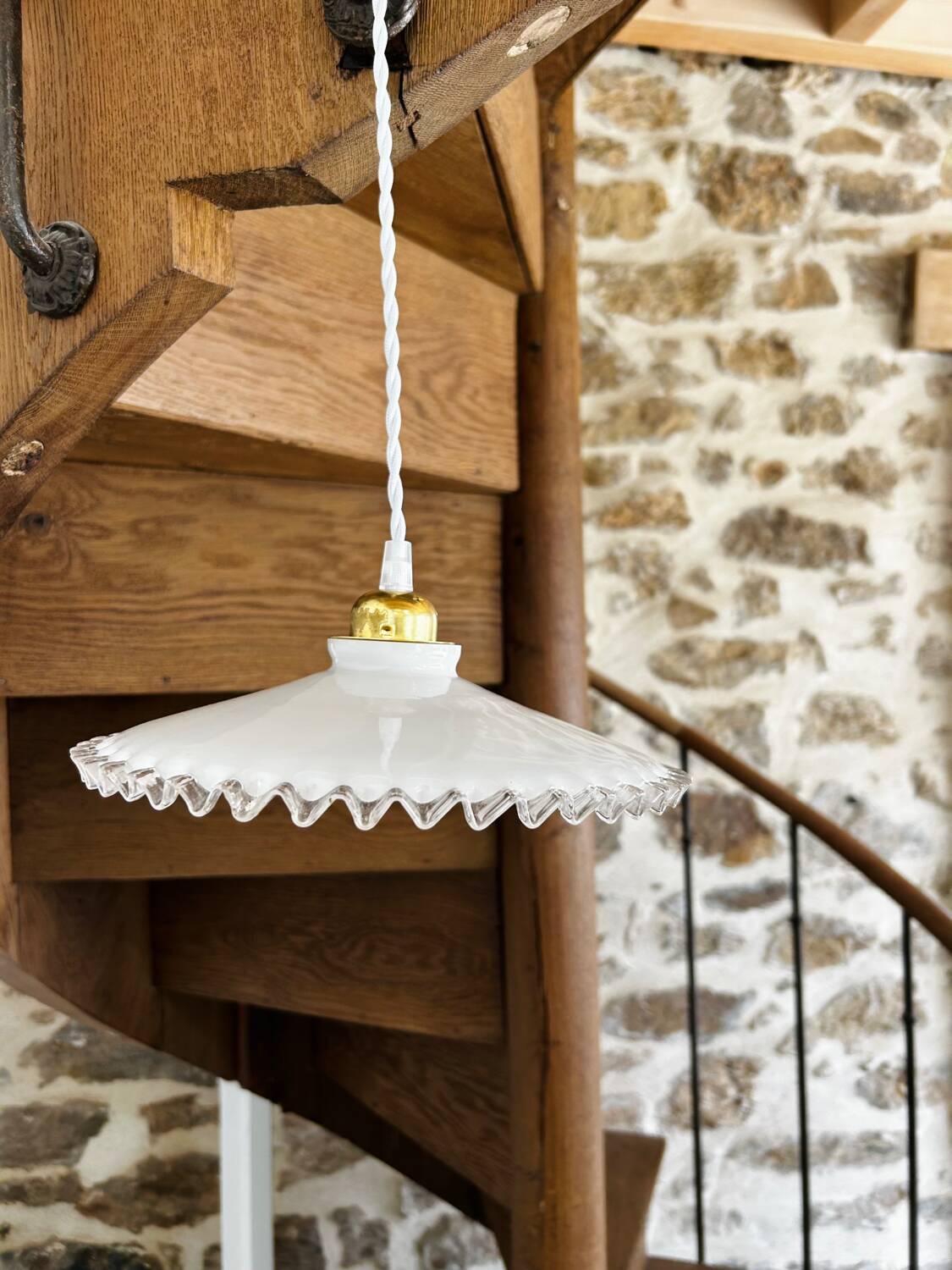 Vintage opaline suspension