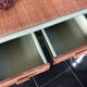 Coiffeuse en rotin avec miroir