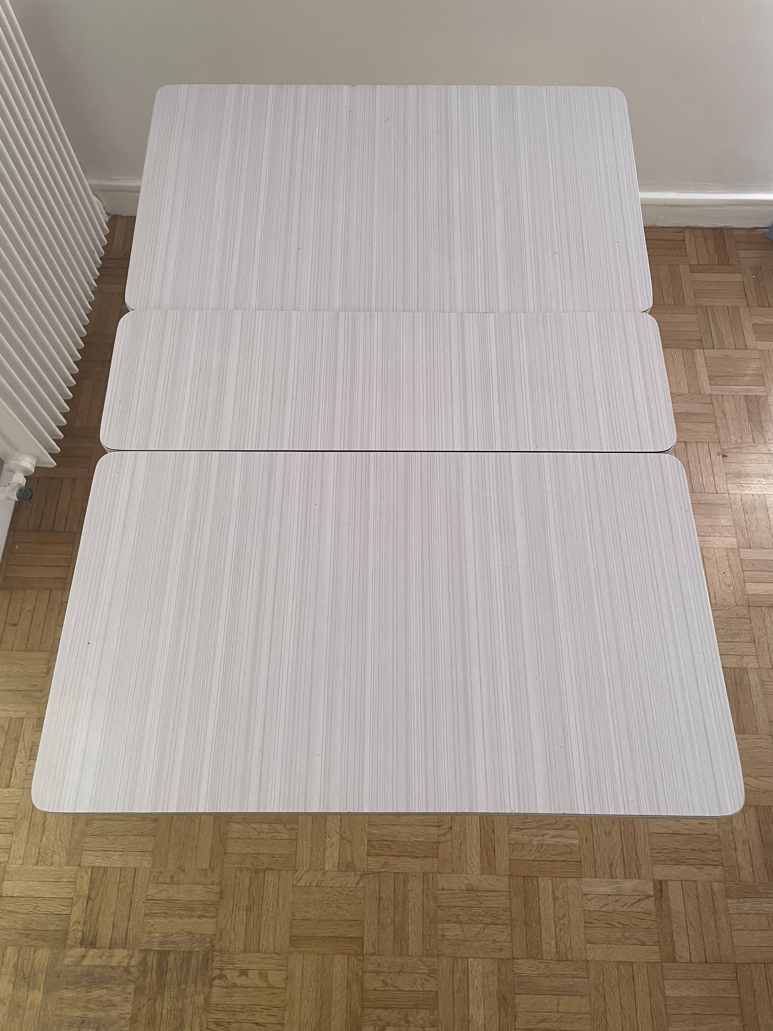 Table de cuisine pliable en formica gris et blanc