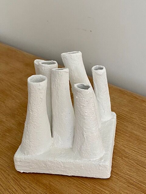 Vase pique flower with matte whitened pipe