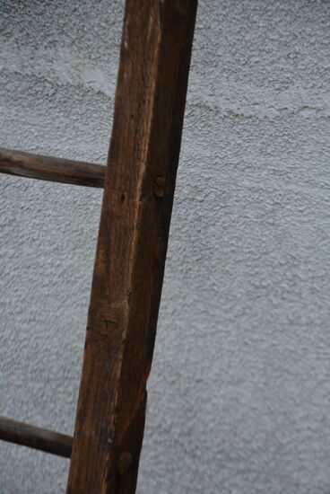 Right scale