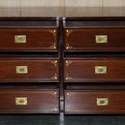 Commode vintage anglo-indienne en bois dur avec incrustations en laiton